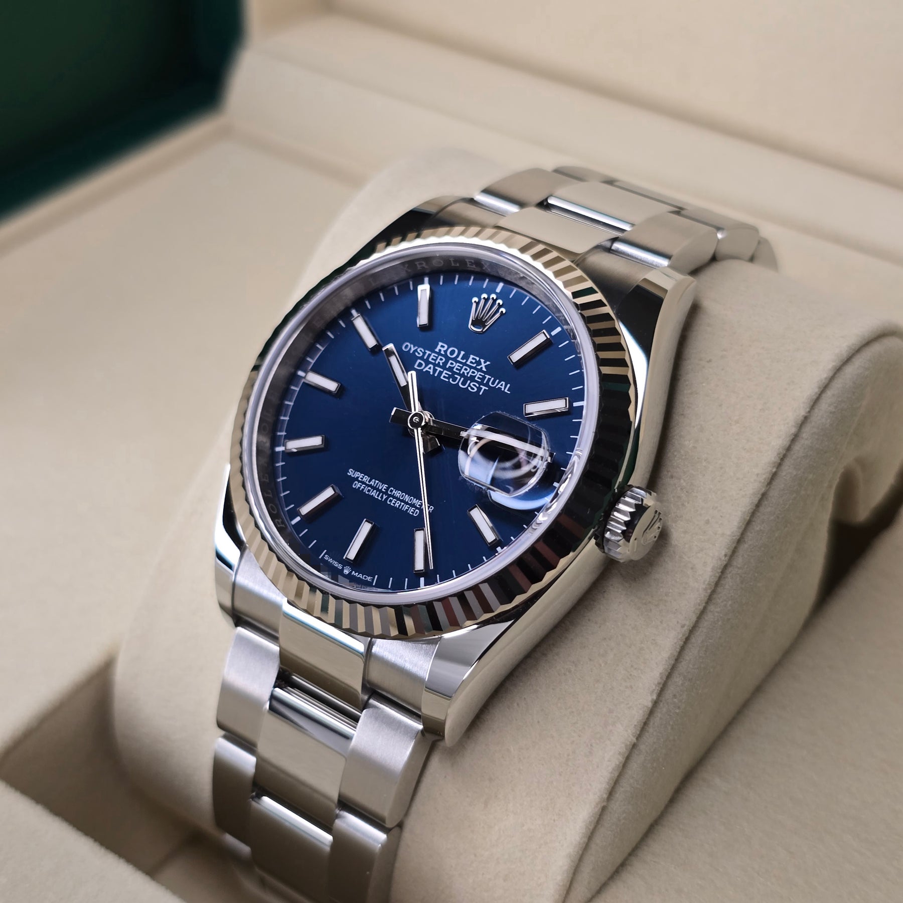 Rolex Datejust 126234 Blue Index rogjt side case