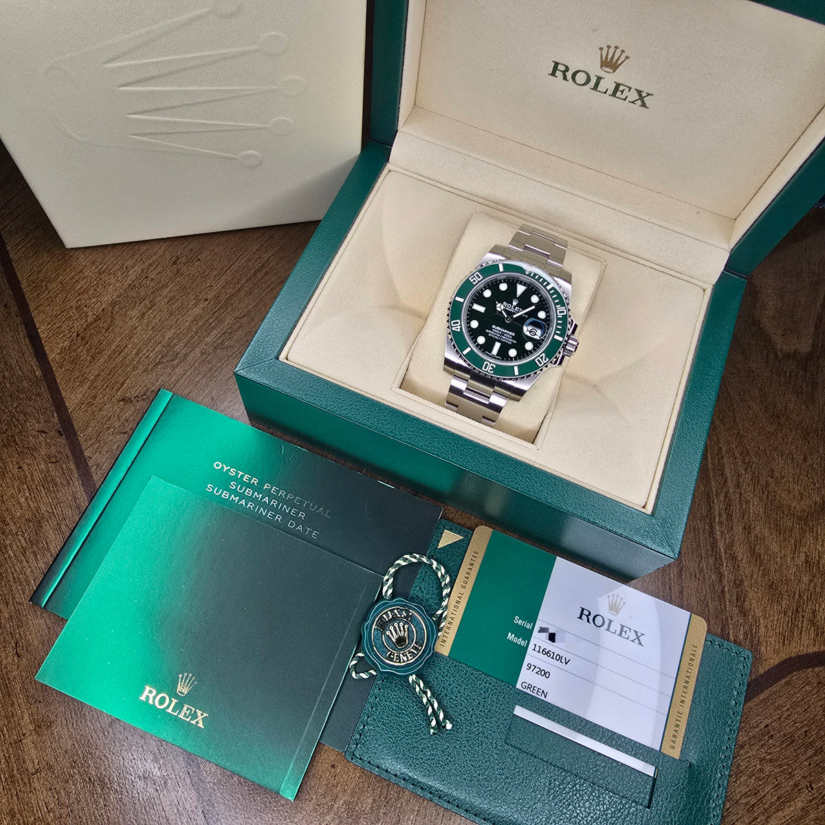 Rolex Submariner Hulk 116610LV full set