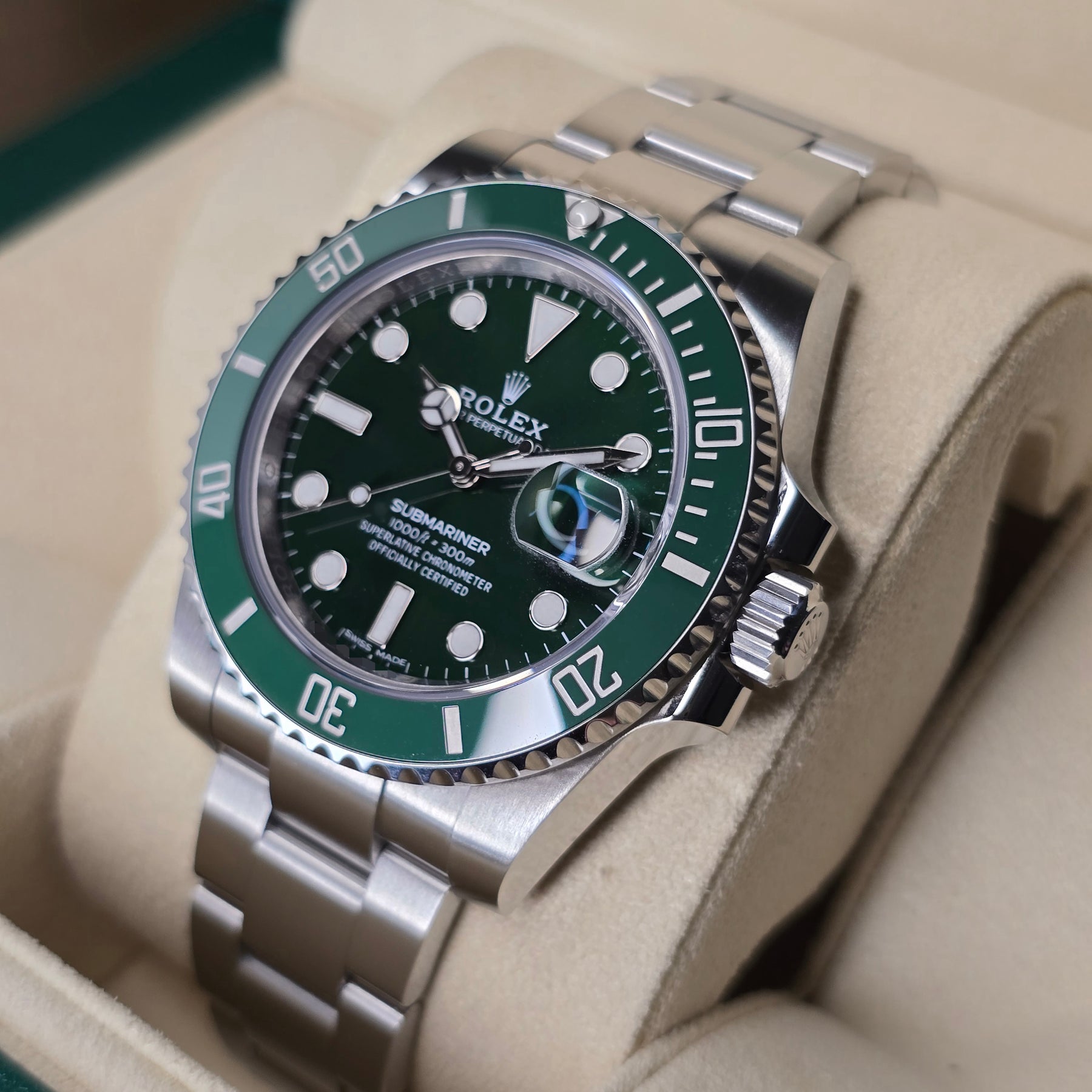 Rolex Submariner Hulk 116610LV right side case