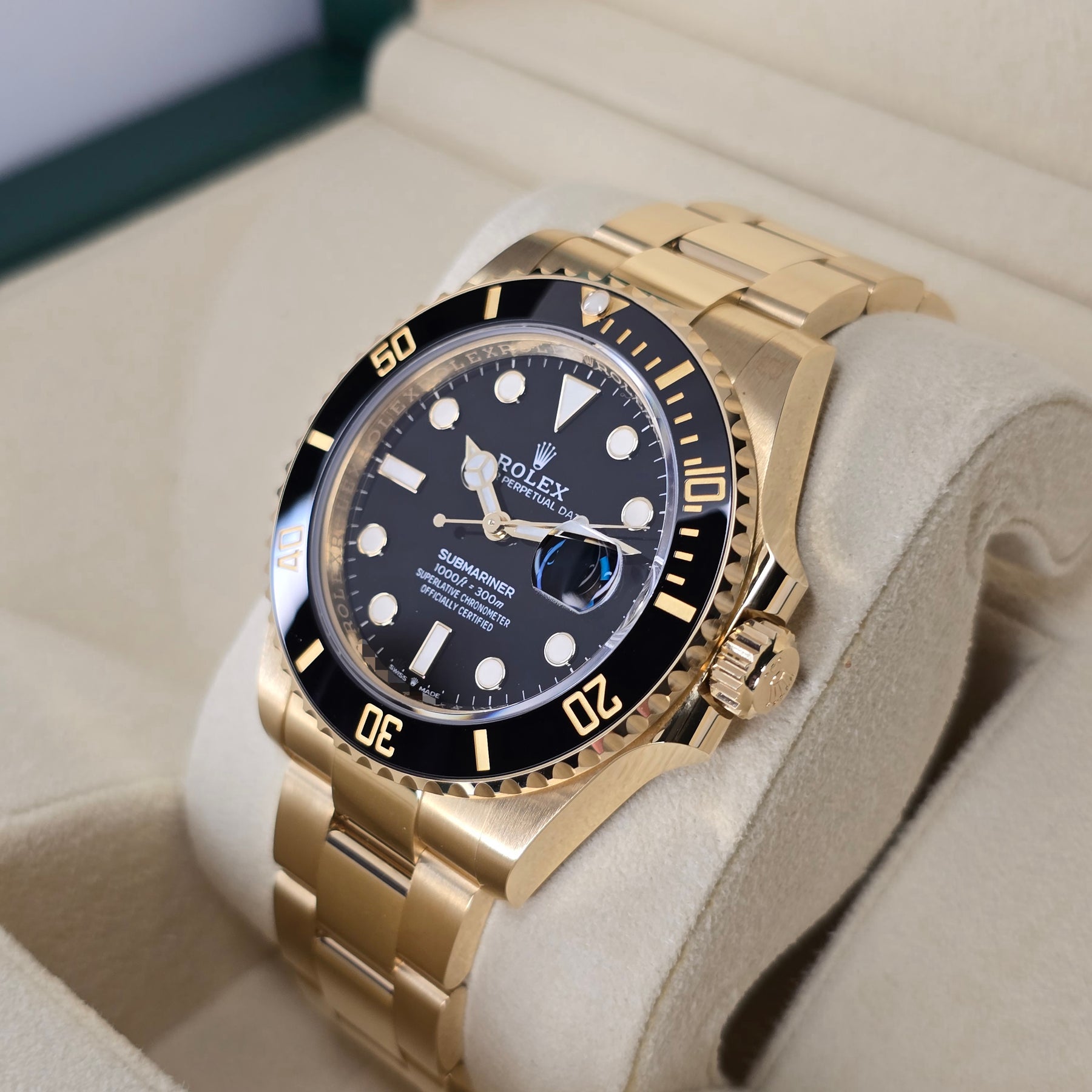 Rolex Submariner Date 126618LN right side case