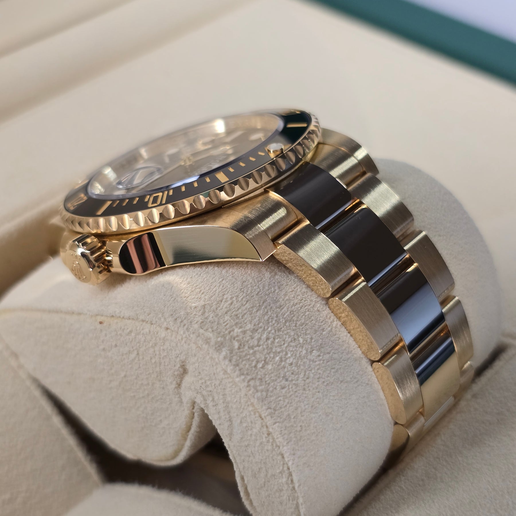 Rolex Submariner Date 126618LN lug, oyster bracelet