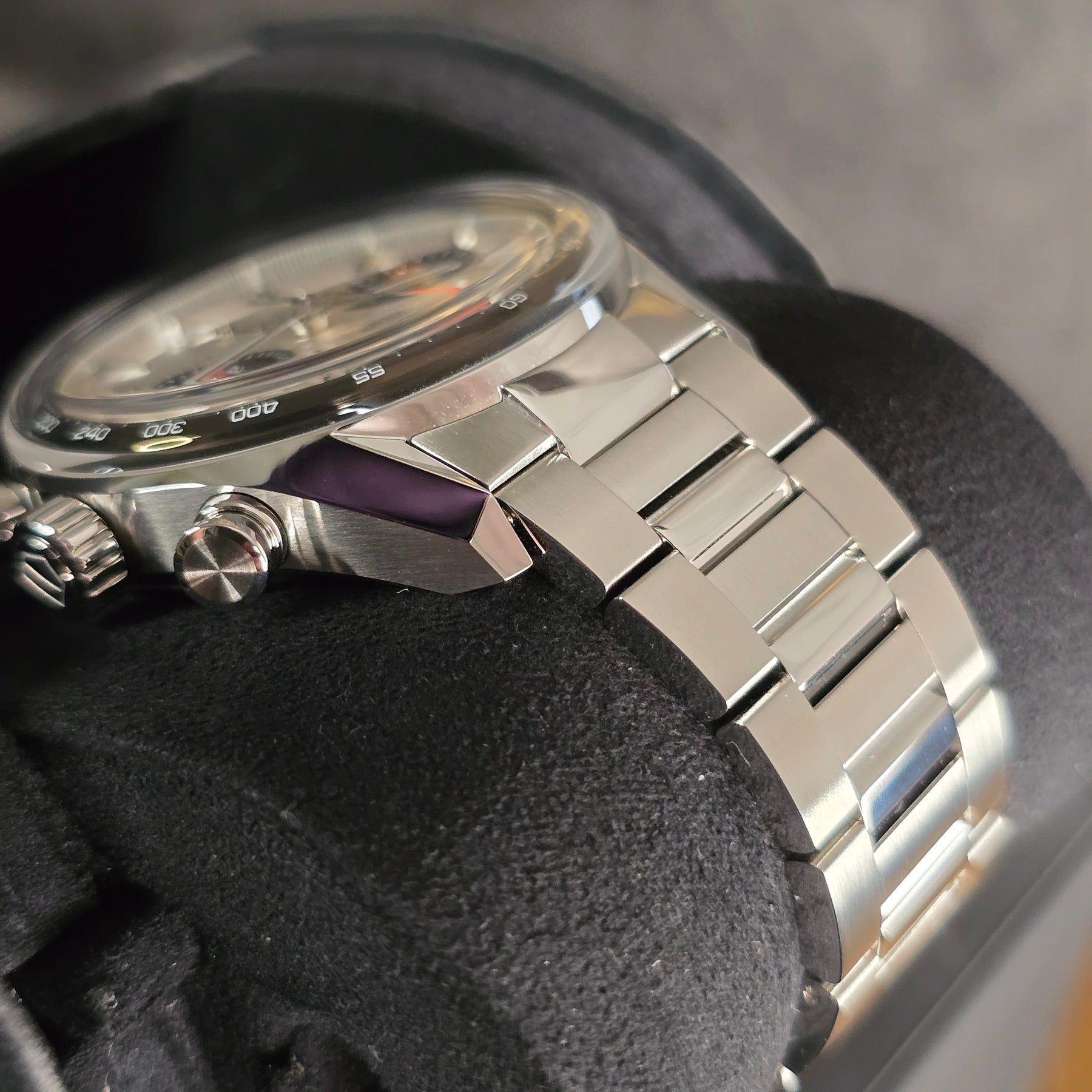 Tag Heuer Carrera Glassbox Panda CBS2216 lug, bracelet