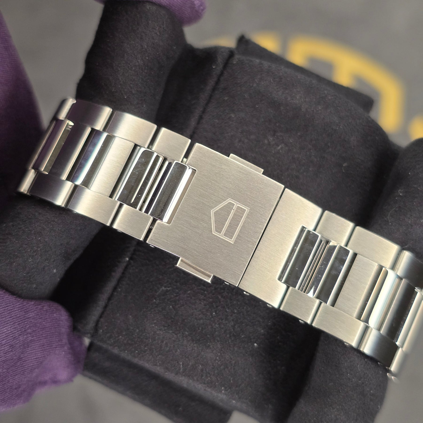 Tag Heuer Carrera Glassbox Panda CBS2216 clasp