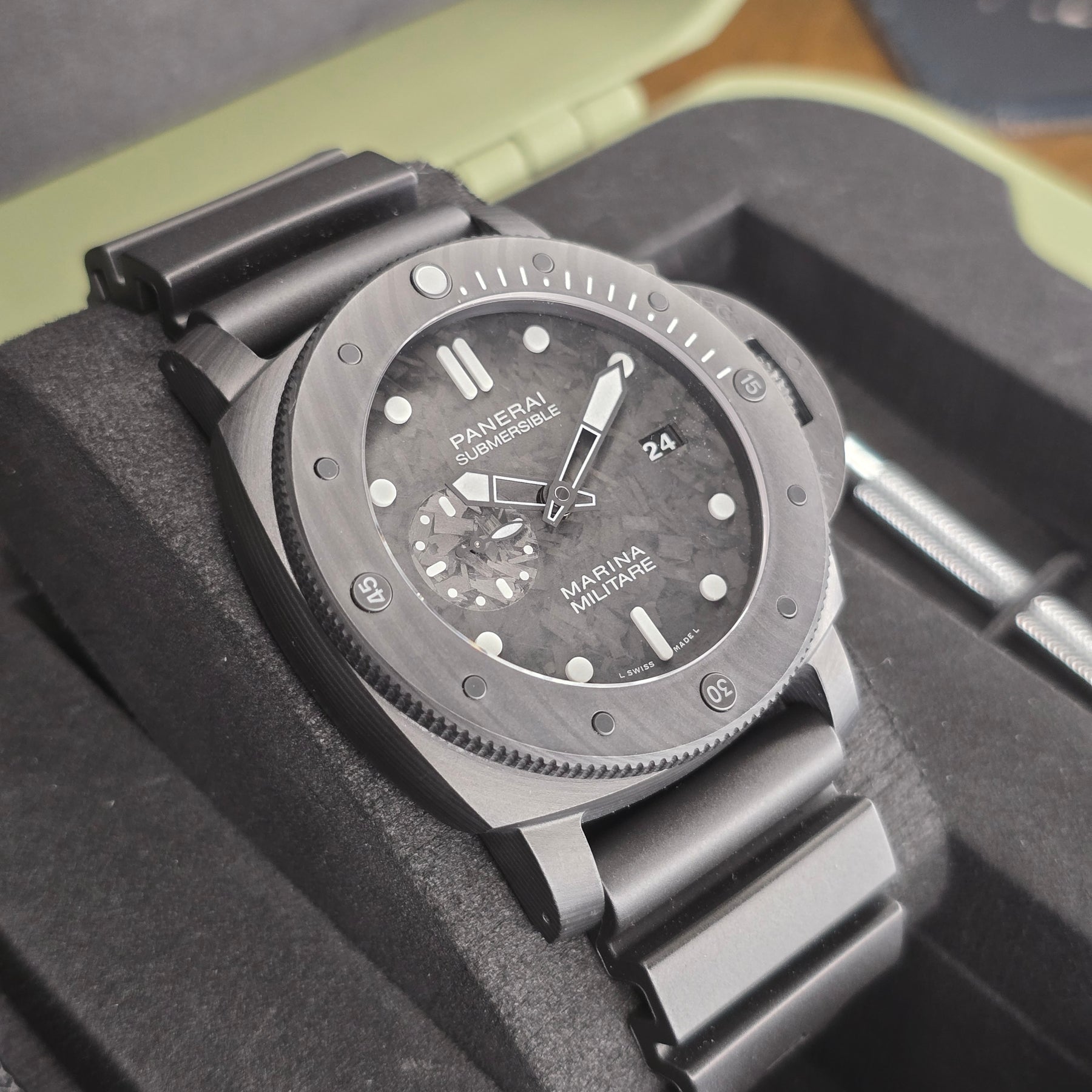 Officine Panerai Submersible Marina Militare Carbotech PAM00979 47mm