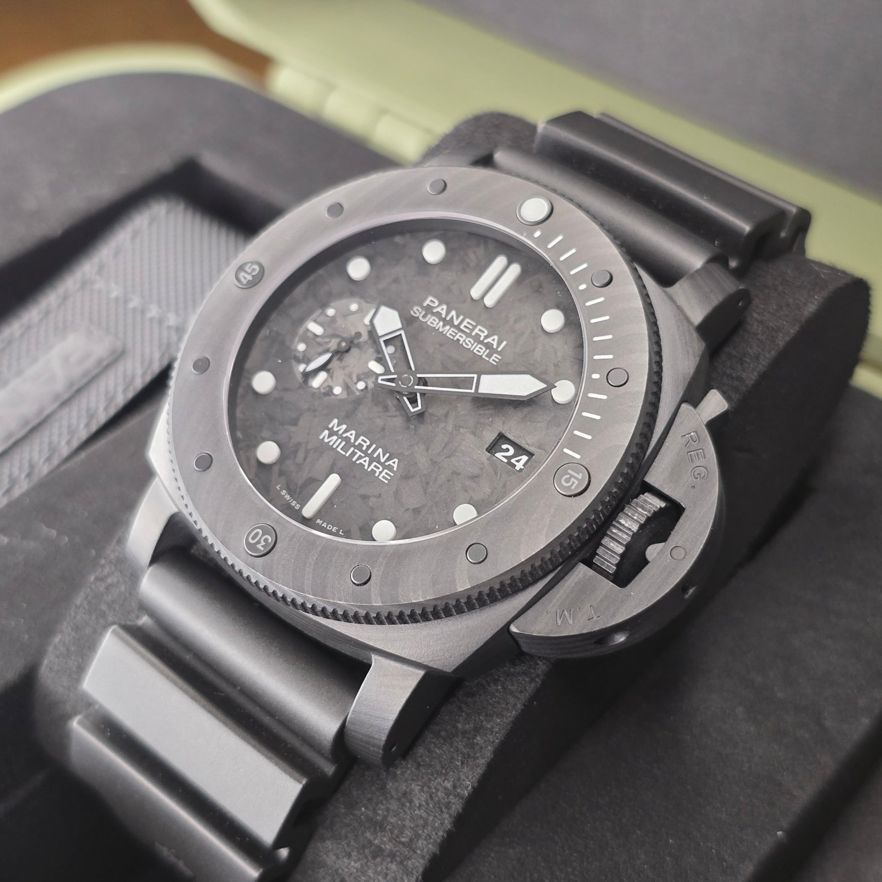 Officine Panerai Submersible Marina Militare Carbotech PAM00979 47mm