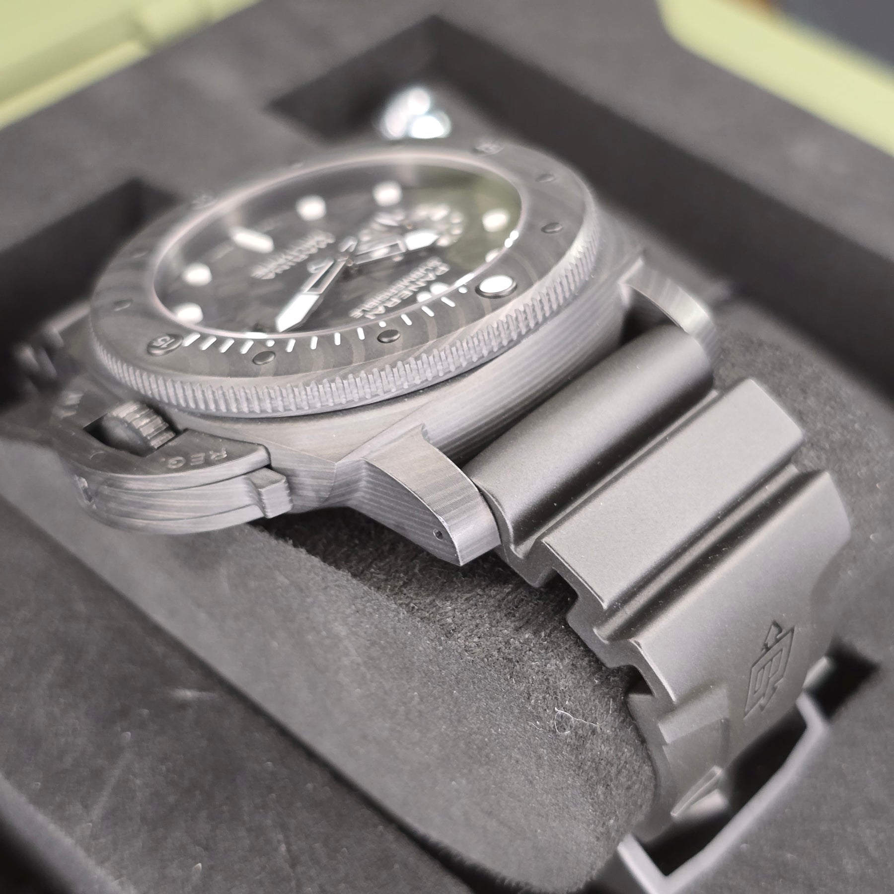 Officine Panerai Submersible Marina Militare Carbotech PAM00979 47mm