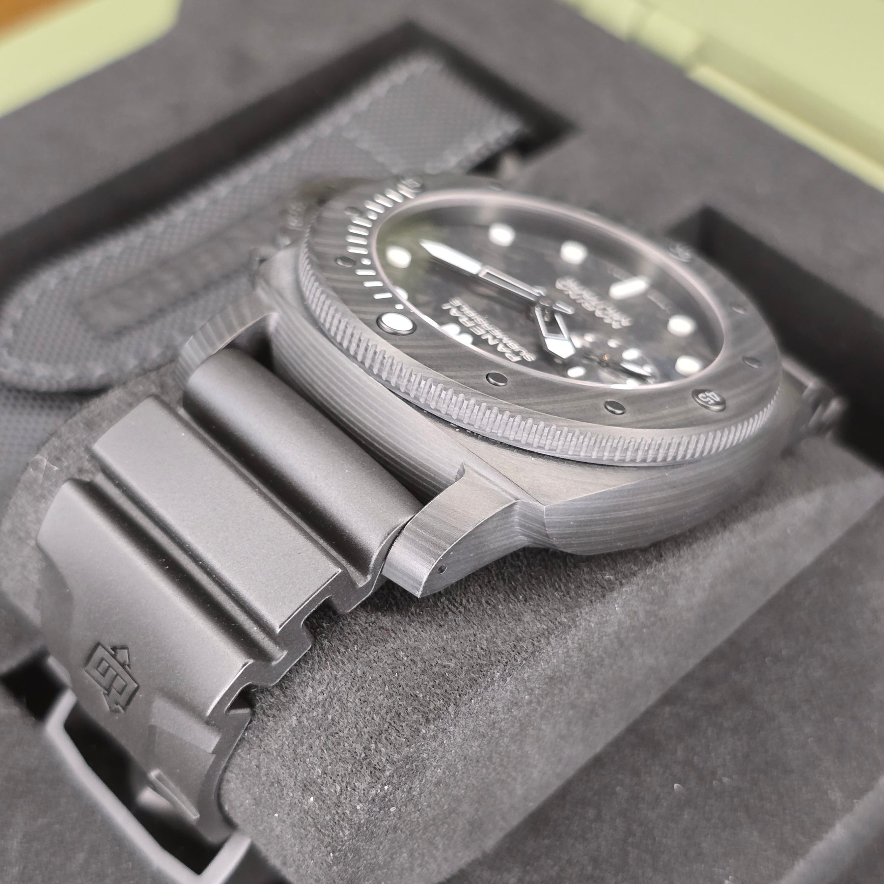 Officine Panerai Submersible Marina Militare Carbotech PAM00979 47mm