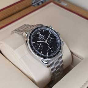 Omega Speedmaster Reduced 324.30.38.50.01.001  left side case