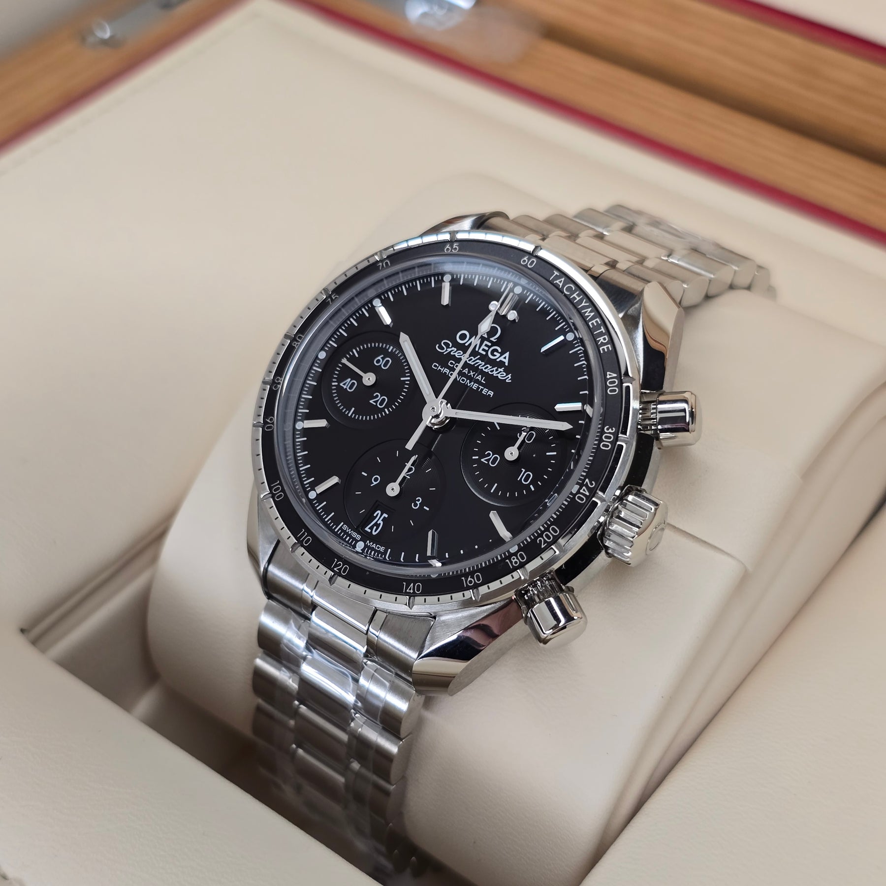 Omega Speedmaster Reduced 324.30.38.50.01.001  right side case