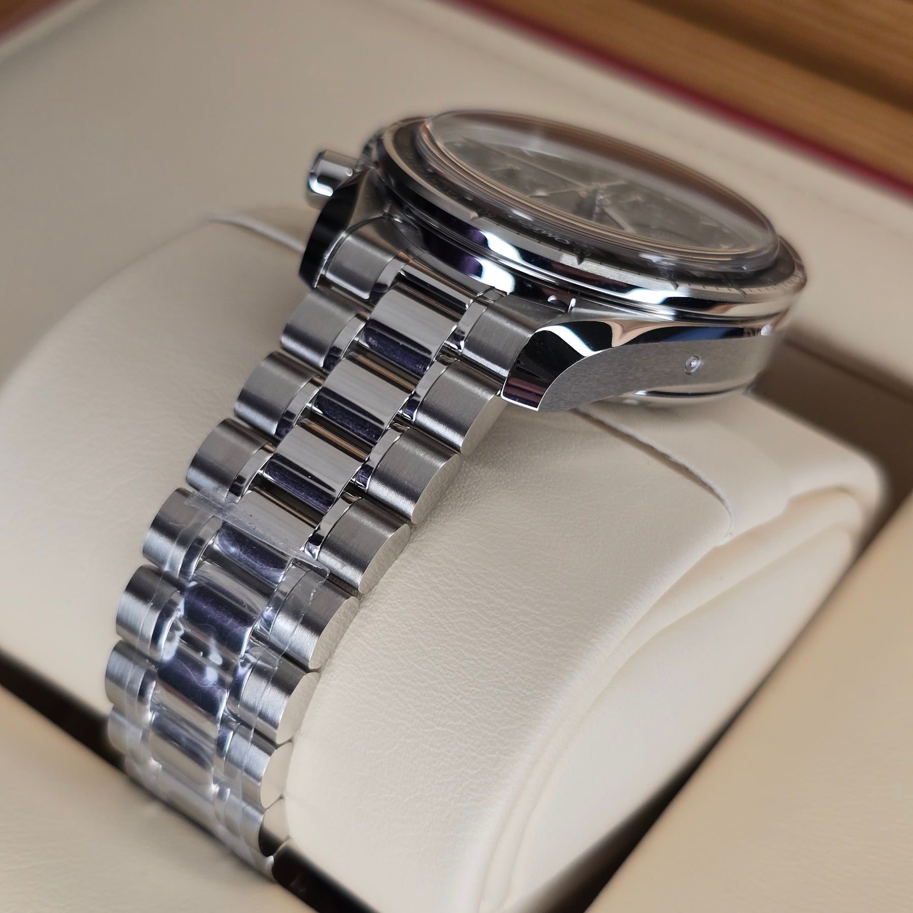 Omega Speedmaster Reduced 324.30.38.50.01.001  case, bracelet