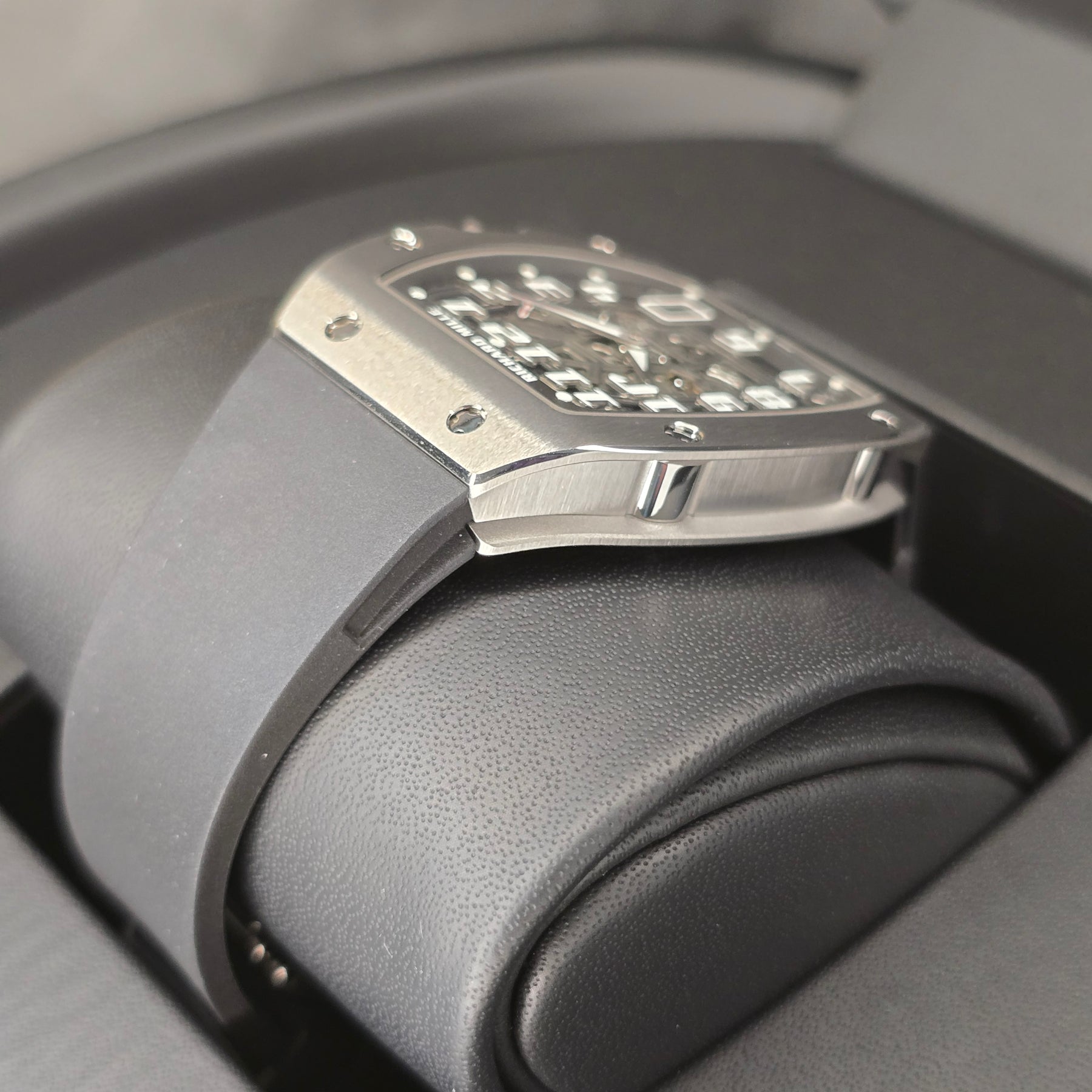 Richard Mille RM 67-01 Ti  case profile, rubber strap