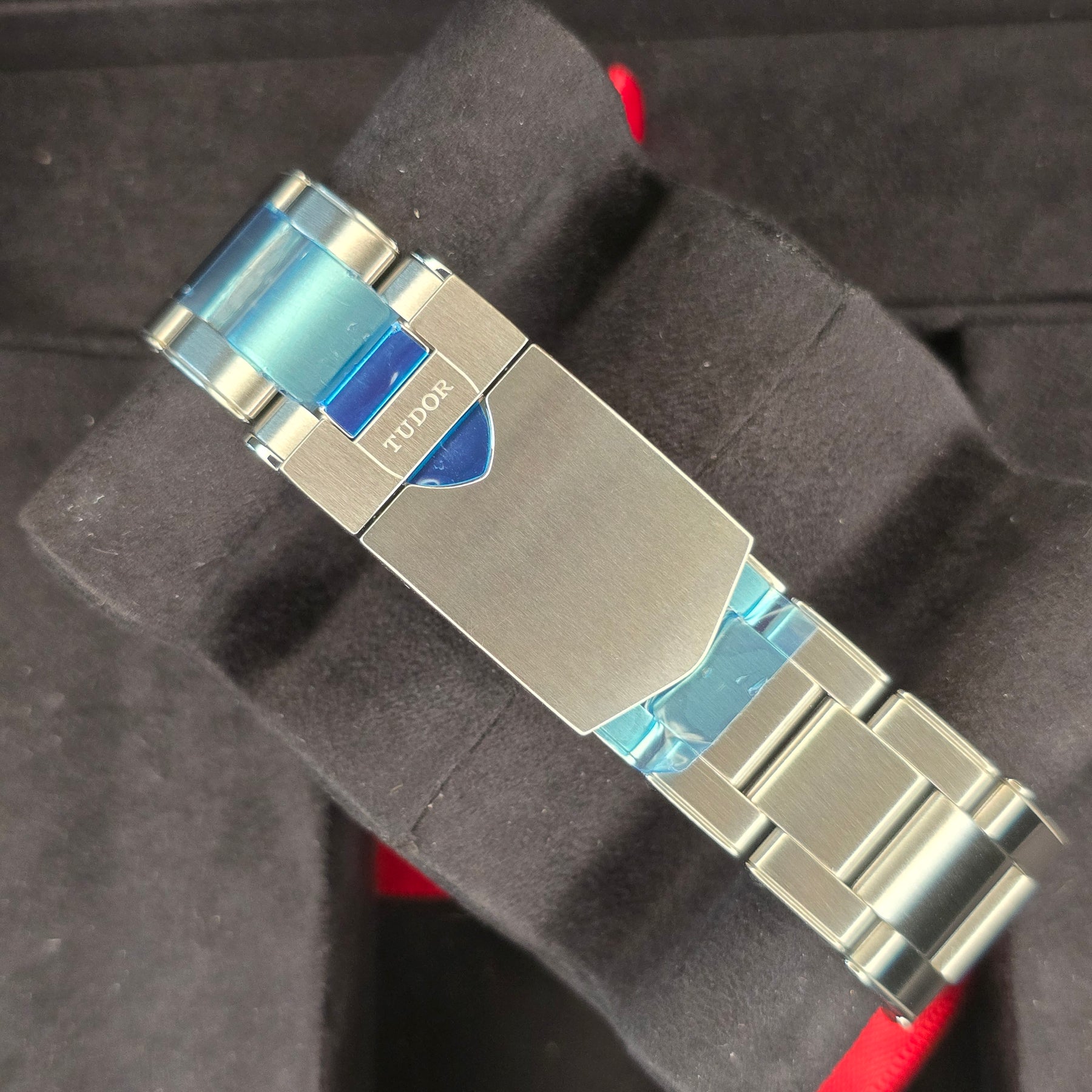 Tudor Black Bay Chrono Panda M79360N clasp