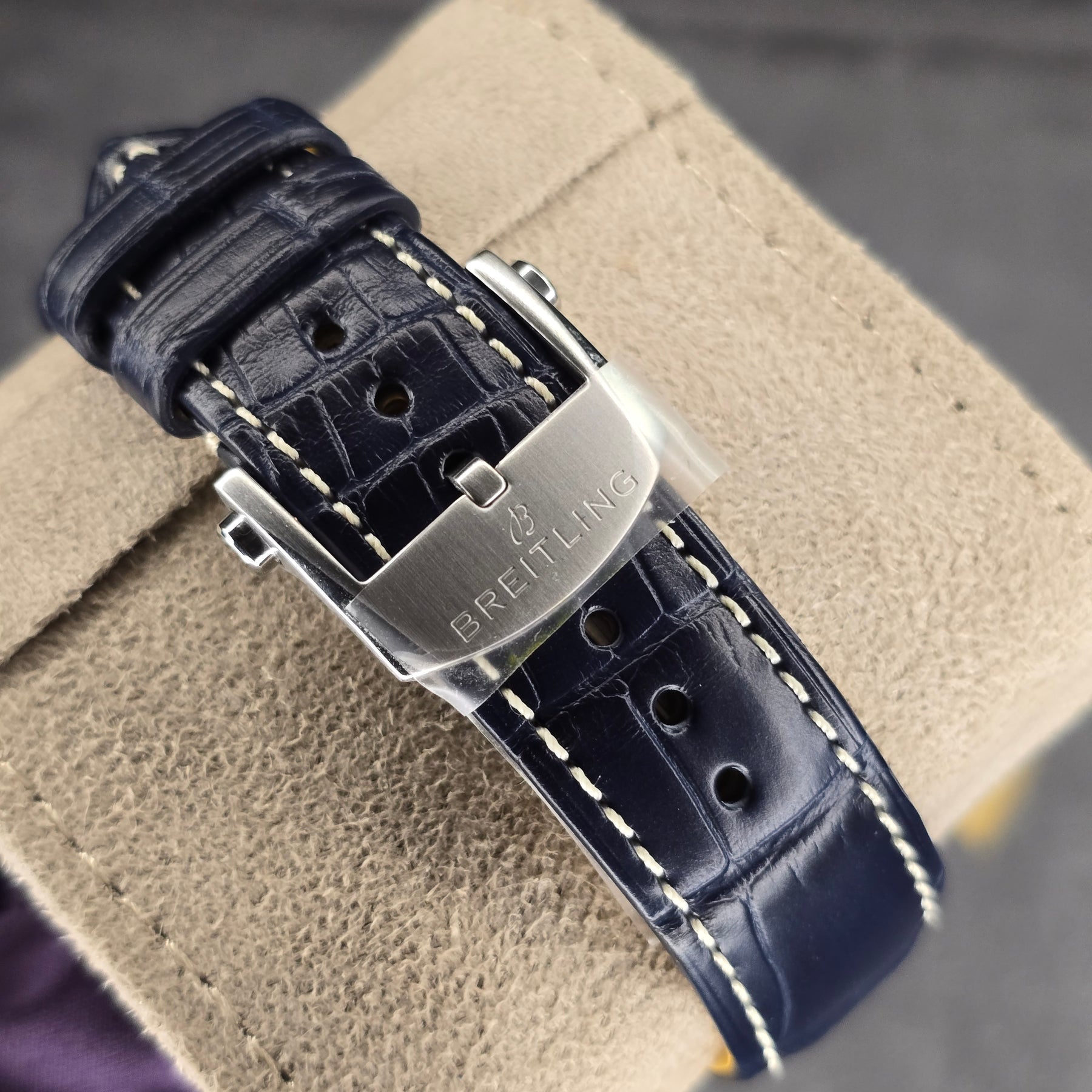 Breitling Navitimer Ice Blue A32310171C1P1 clasp