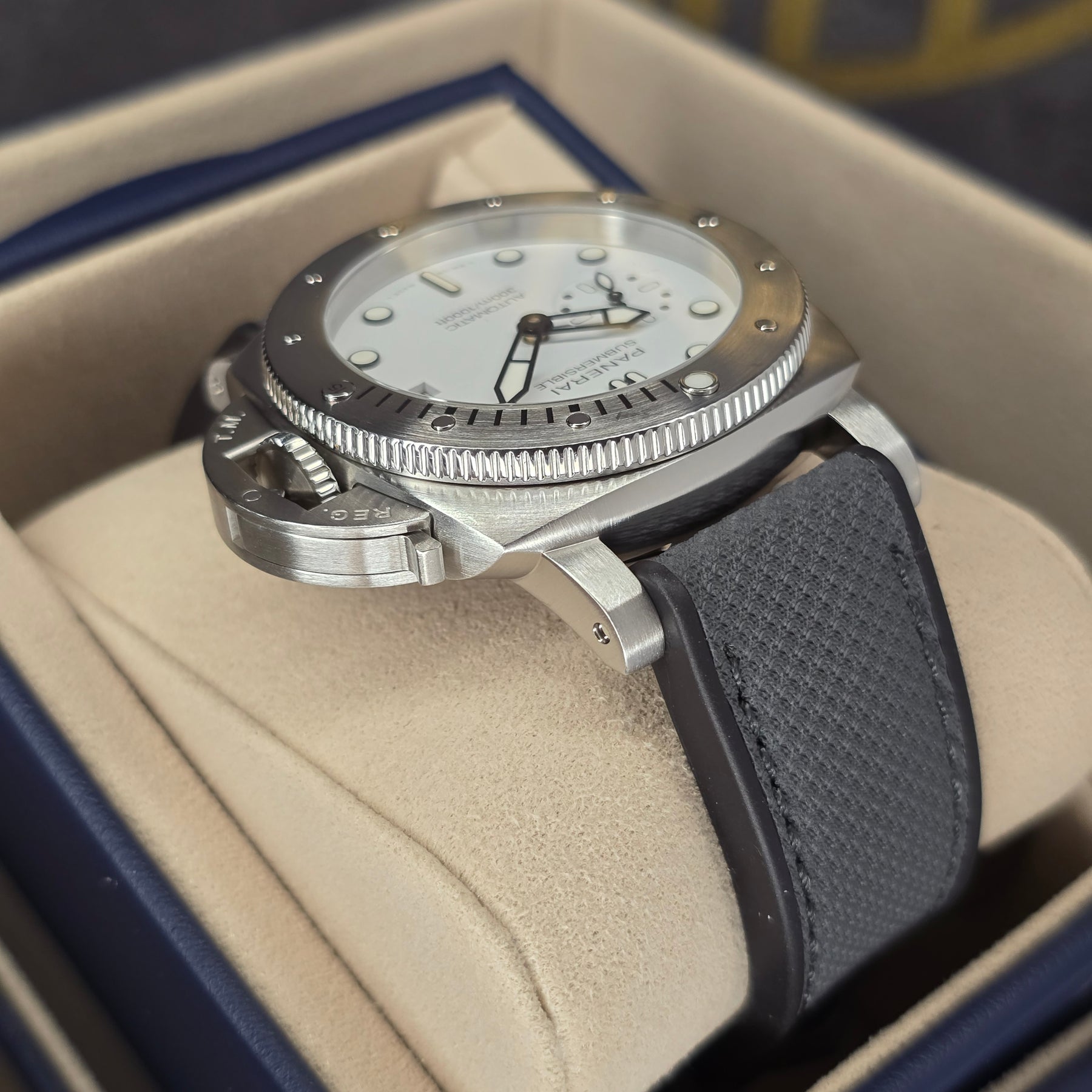 Panerai Luminor Marina Submersible PAM02223 Bianco lug, strap