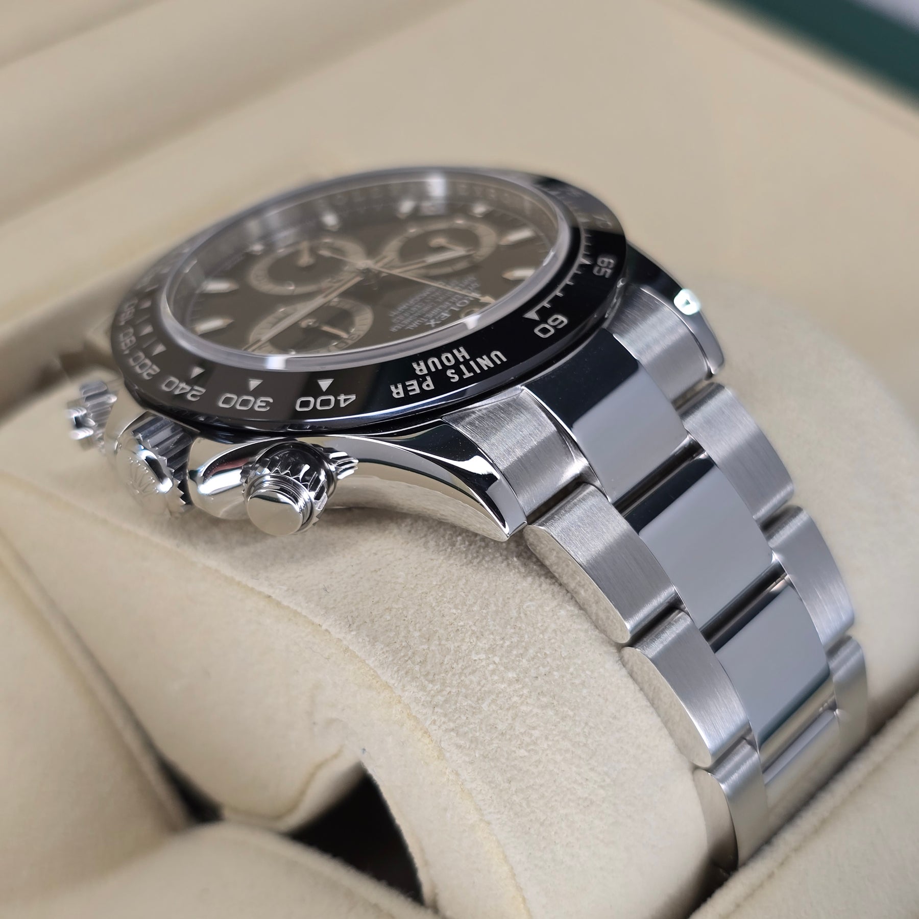 Rolex Cosmograph Daytona 116500LN lug, oyster bracelet