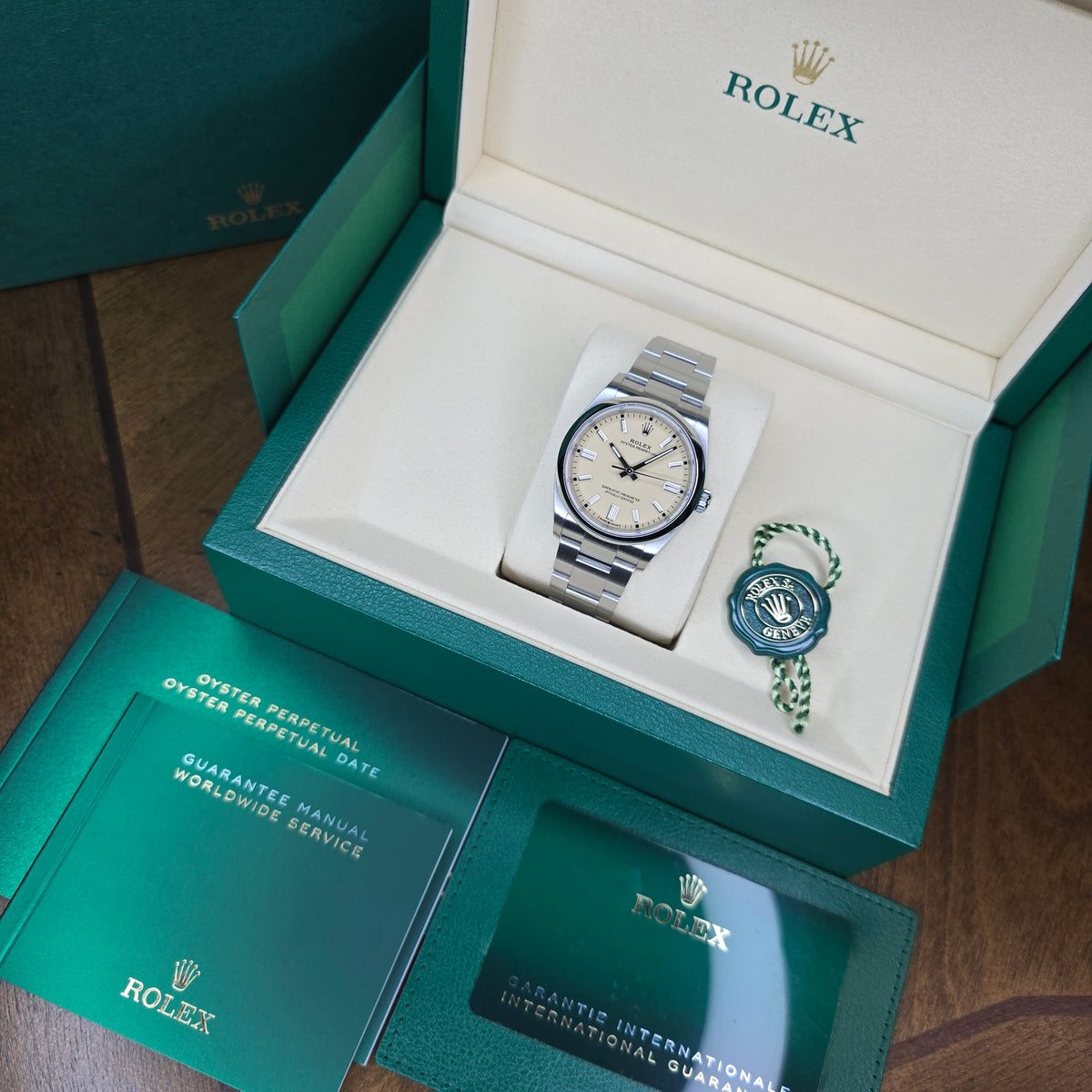 Rolex Oyster Perpetual Beige 126000 full set