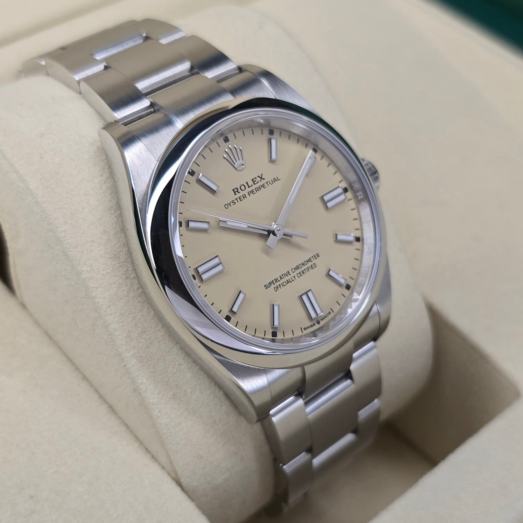 Rolex Oyster Perpetual Beige 126000 left side case