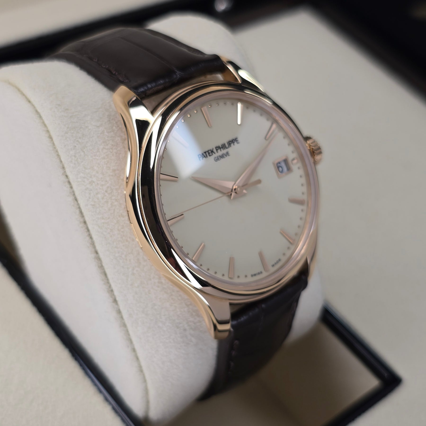 Patek Philippe Calatrava 5227R-001 left side case