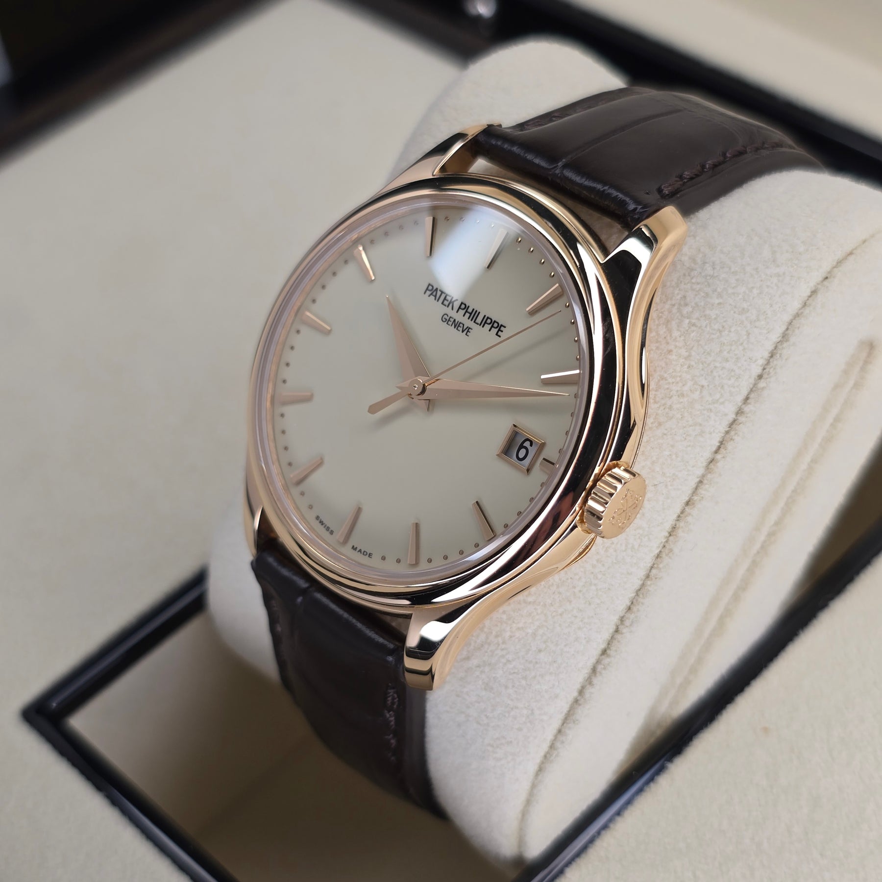 Patek Philippe Calatrava 5227R-001 right side case