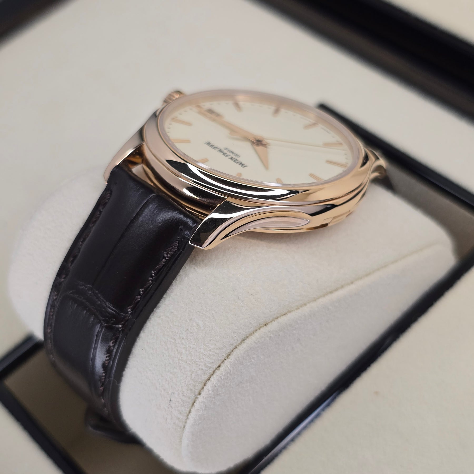 Patek Philippe Calatrava 5227R-001 lug, strap