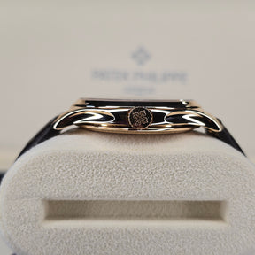 Patek Philippe Calatrava 5227R-001 case
