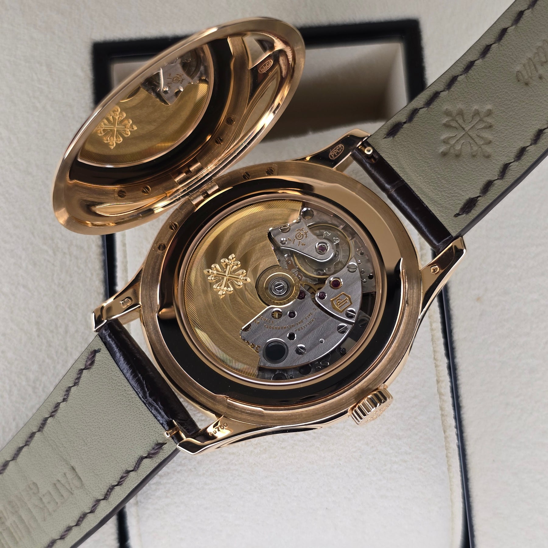 Patek Philippe Calatrava 5227R-001 movement