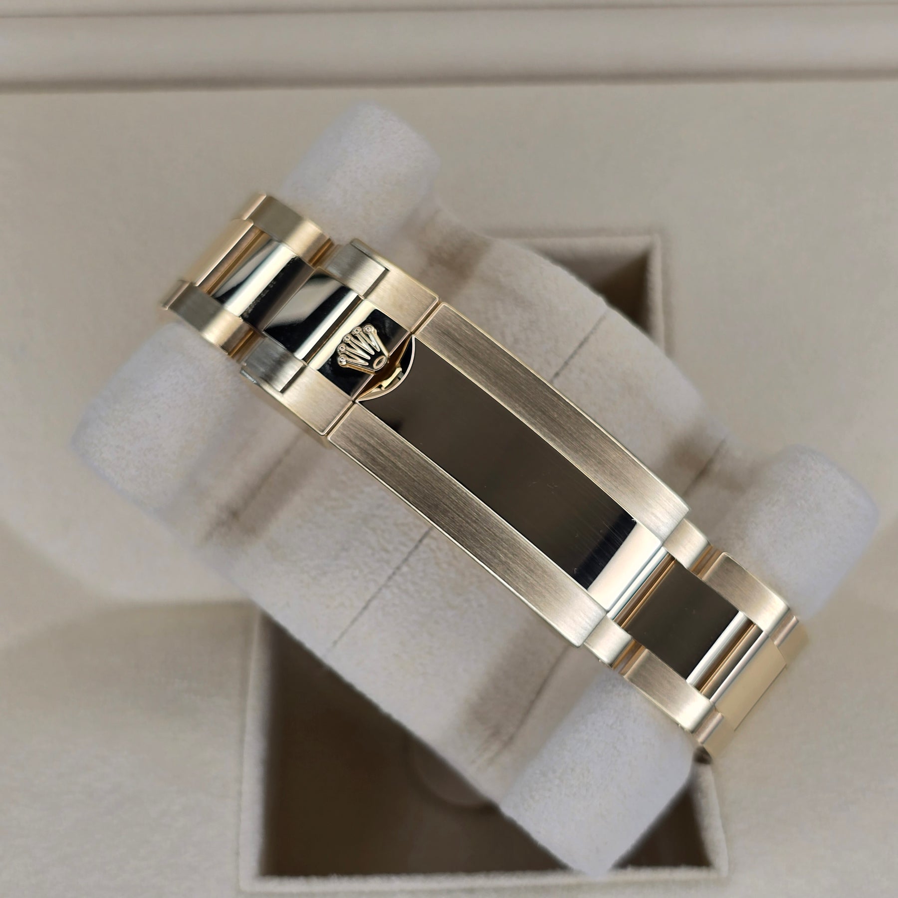 Rolex Submariner Date 18k Yellow Gold 126618LB Bluesy clasp