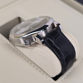 A. Lange & Sohne Zeitwerk Date 148.038 lug, case view