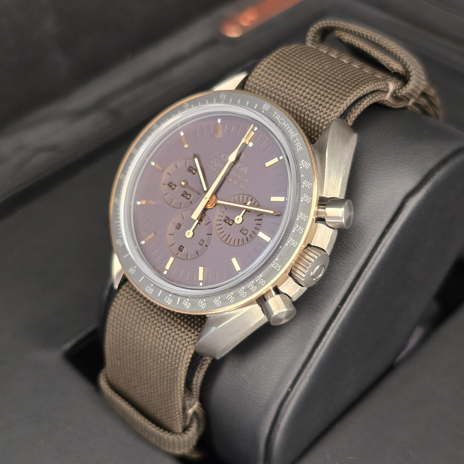 Omega Speedmaster Apollo 11 45th Anniversary 311.62.42.30.06.001  right side case