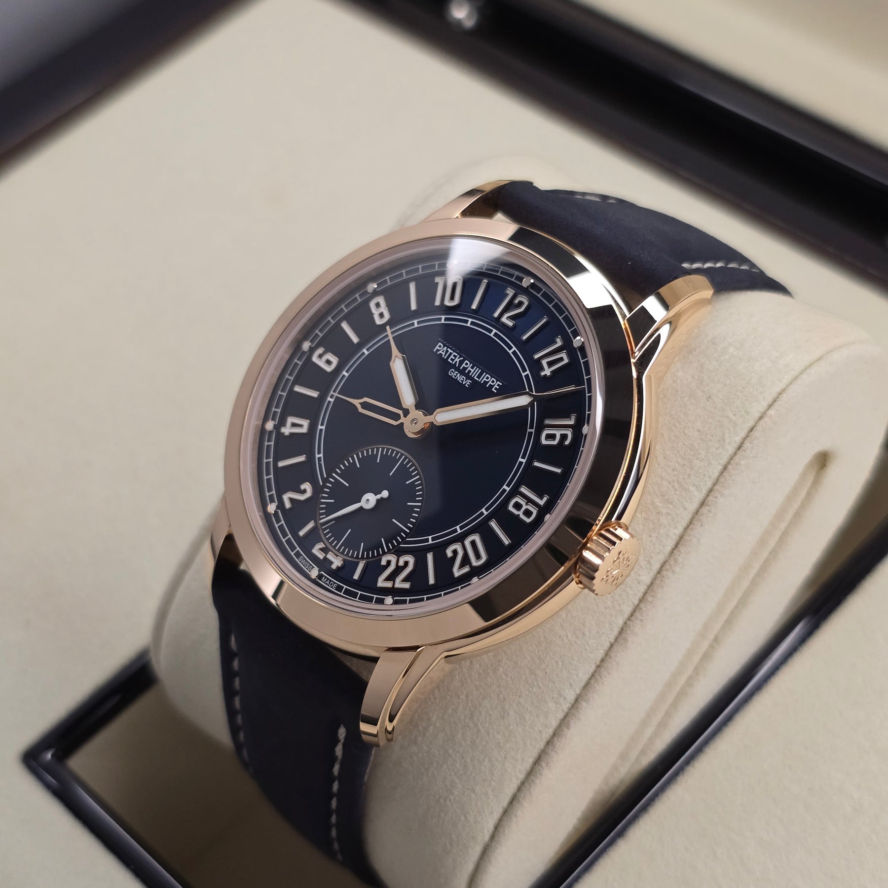 Patek Philippe Complications 5224R-001  right side case