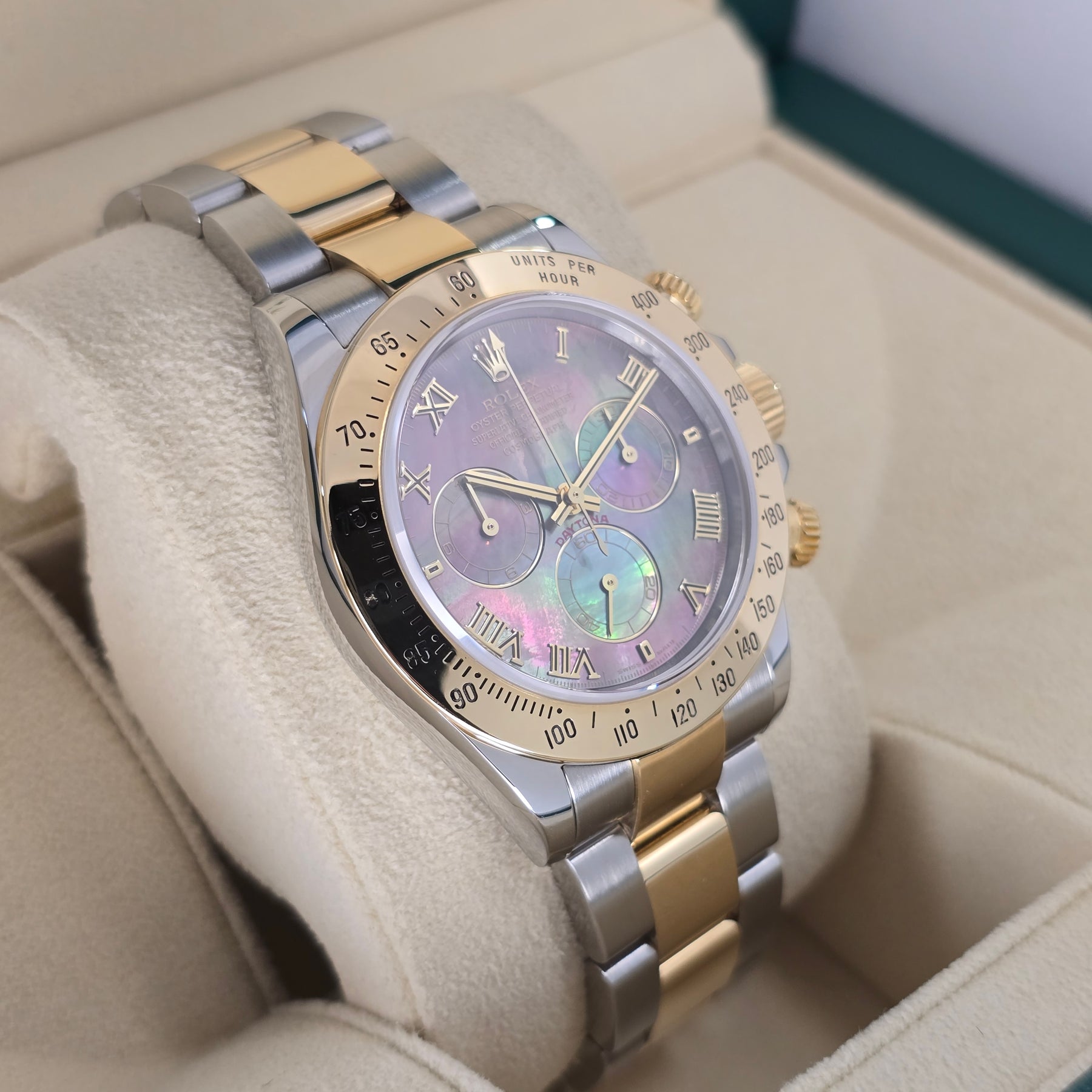 Rolex Daytona 116523 Mother of pearl  left side 