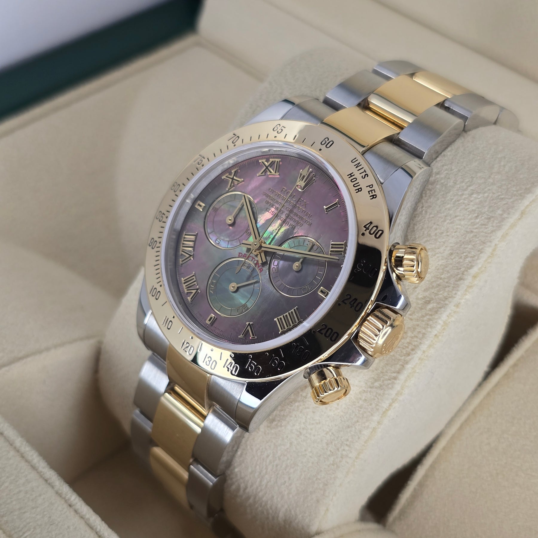 Rolex Daytona 116523 Mother of pearl  right side