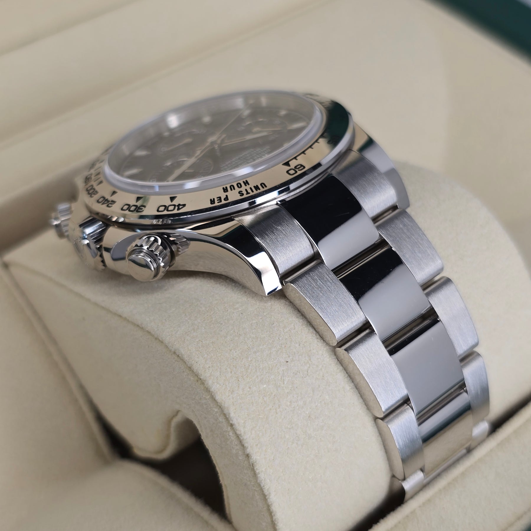 Rolex Cosmograph Daytona 116509 Blue Dial lug, oyster bracelet