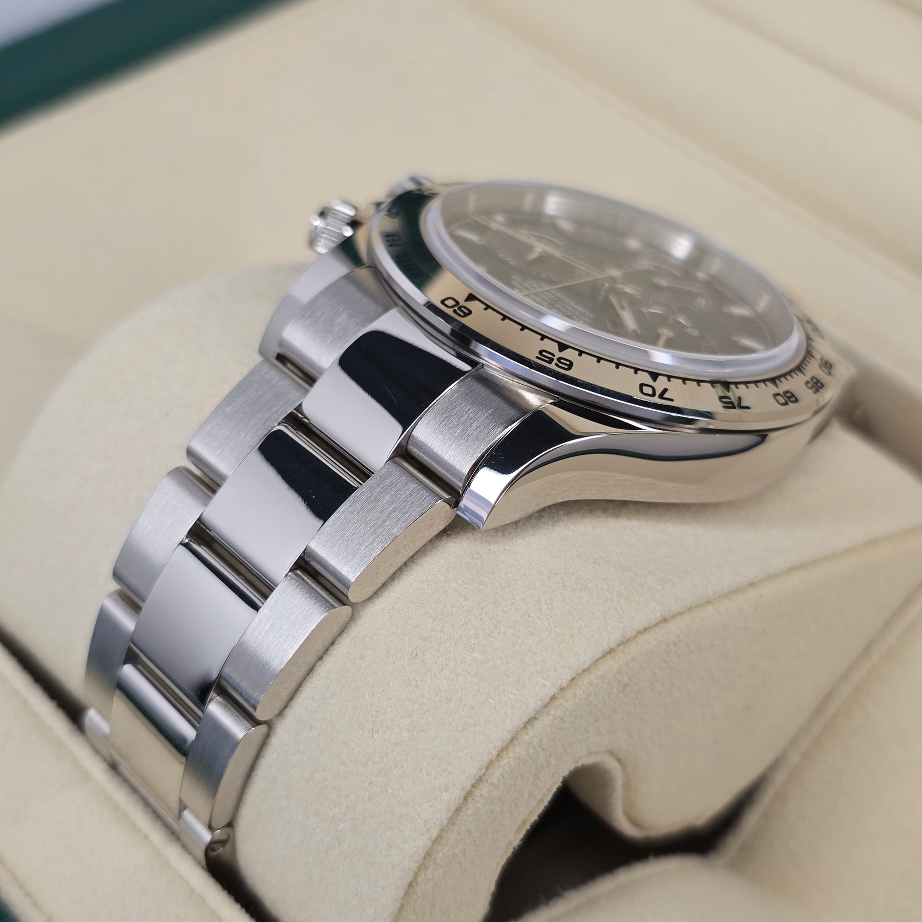 Rolex Cosmograph Daytona 116509 Blue Dial lug, oyster bracelet