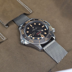 Omega Seamster Diver 300m No Time To Die crown