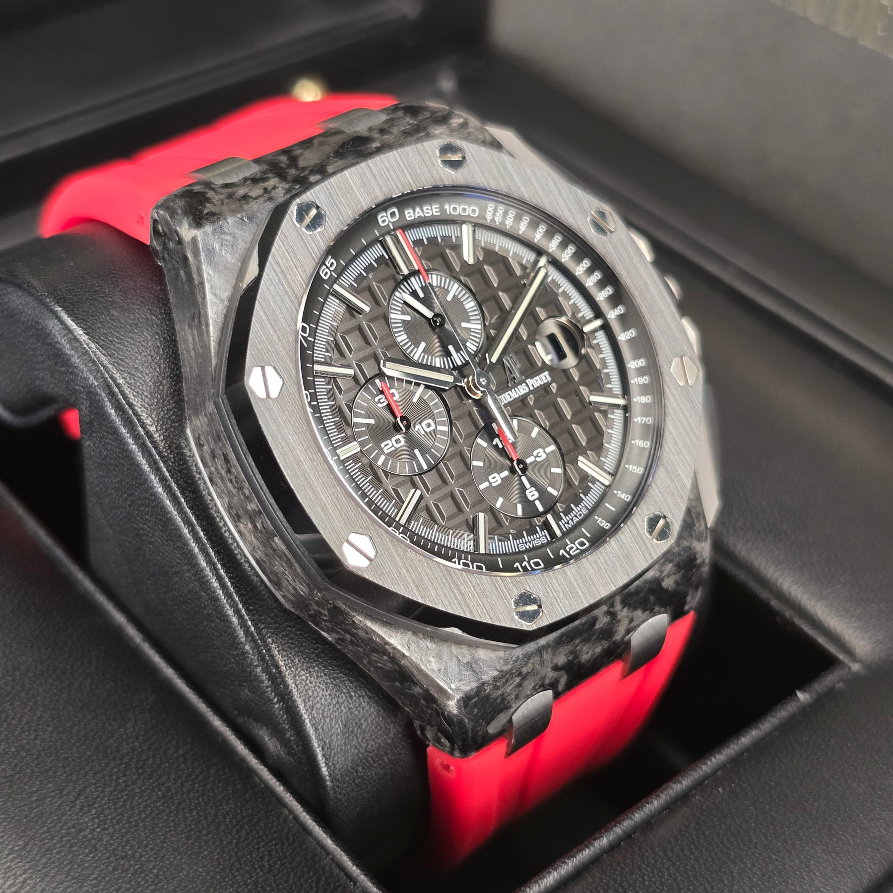 Audemars Piguet Royal Oak Offshore Forged Carbon 26400AU  left side case