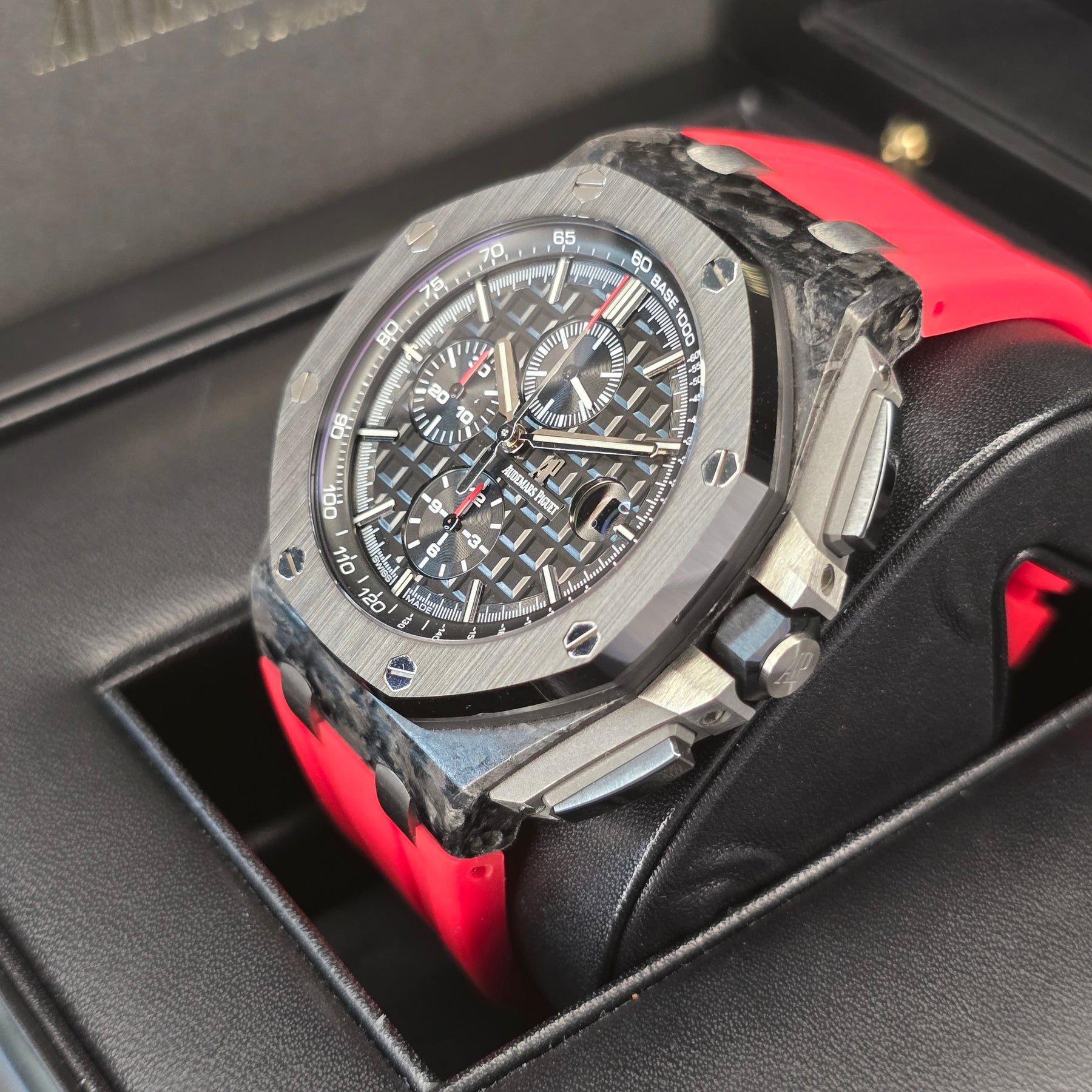 Audemars Piguet Royal Oak Offshore Forged Carbon 26400AU  right side case