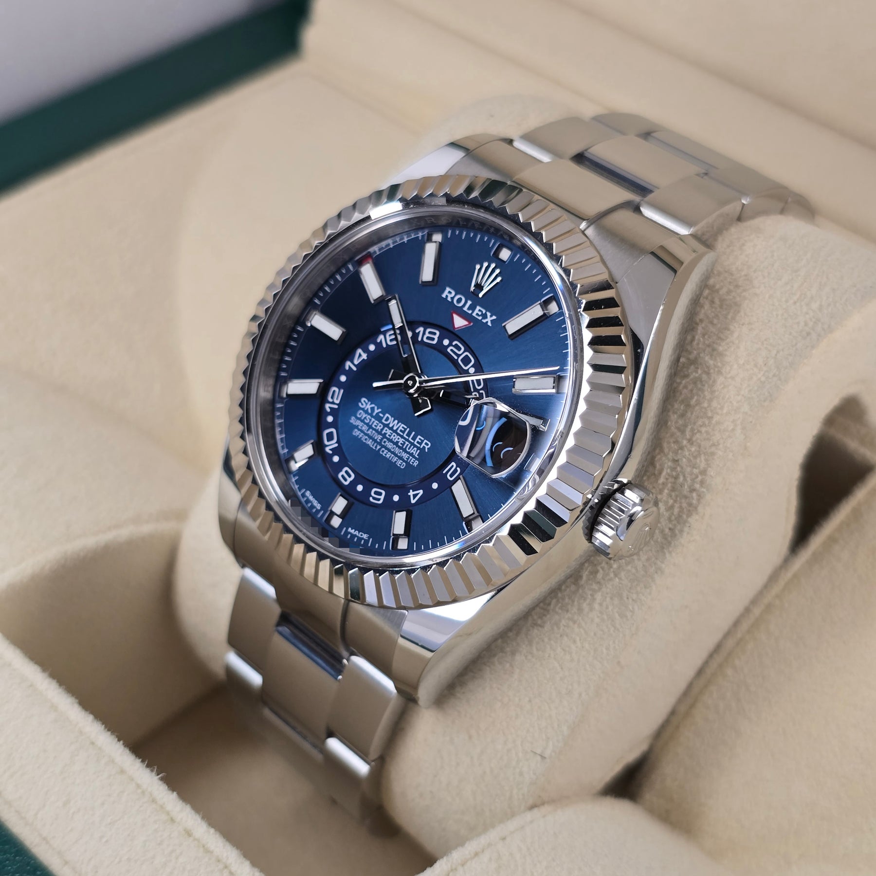 Rolex Sky-Dweller Blue Dial 326934 right side case view