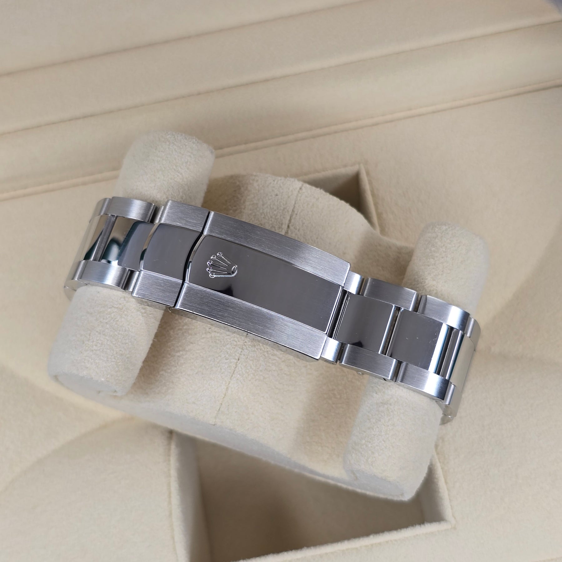 Rolex Sky-Dweller Blue Dial 326934 clasp