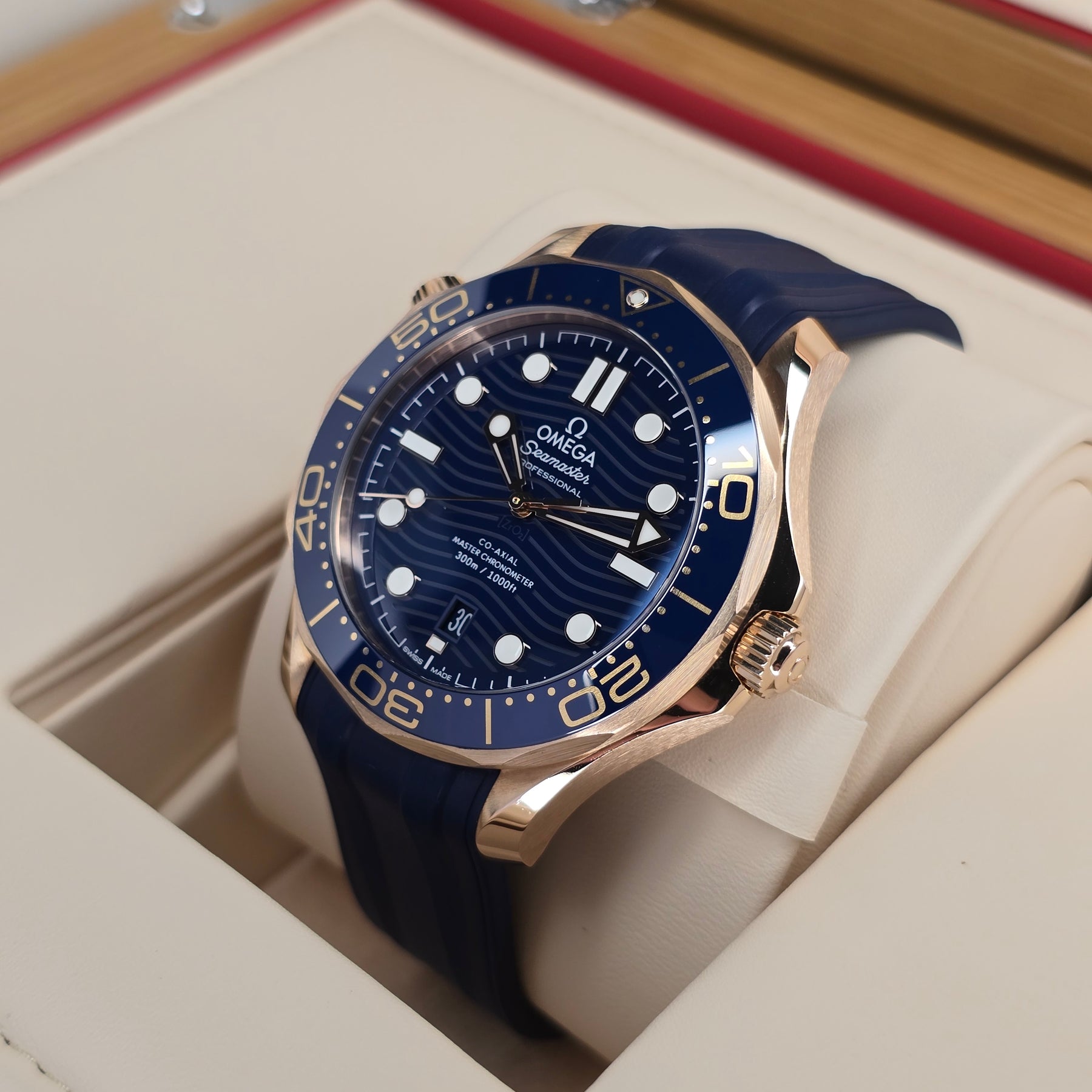 Omega Seamaster Diver 300m 210.62.42.20.03.001 right side case