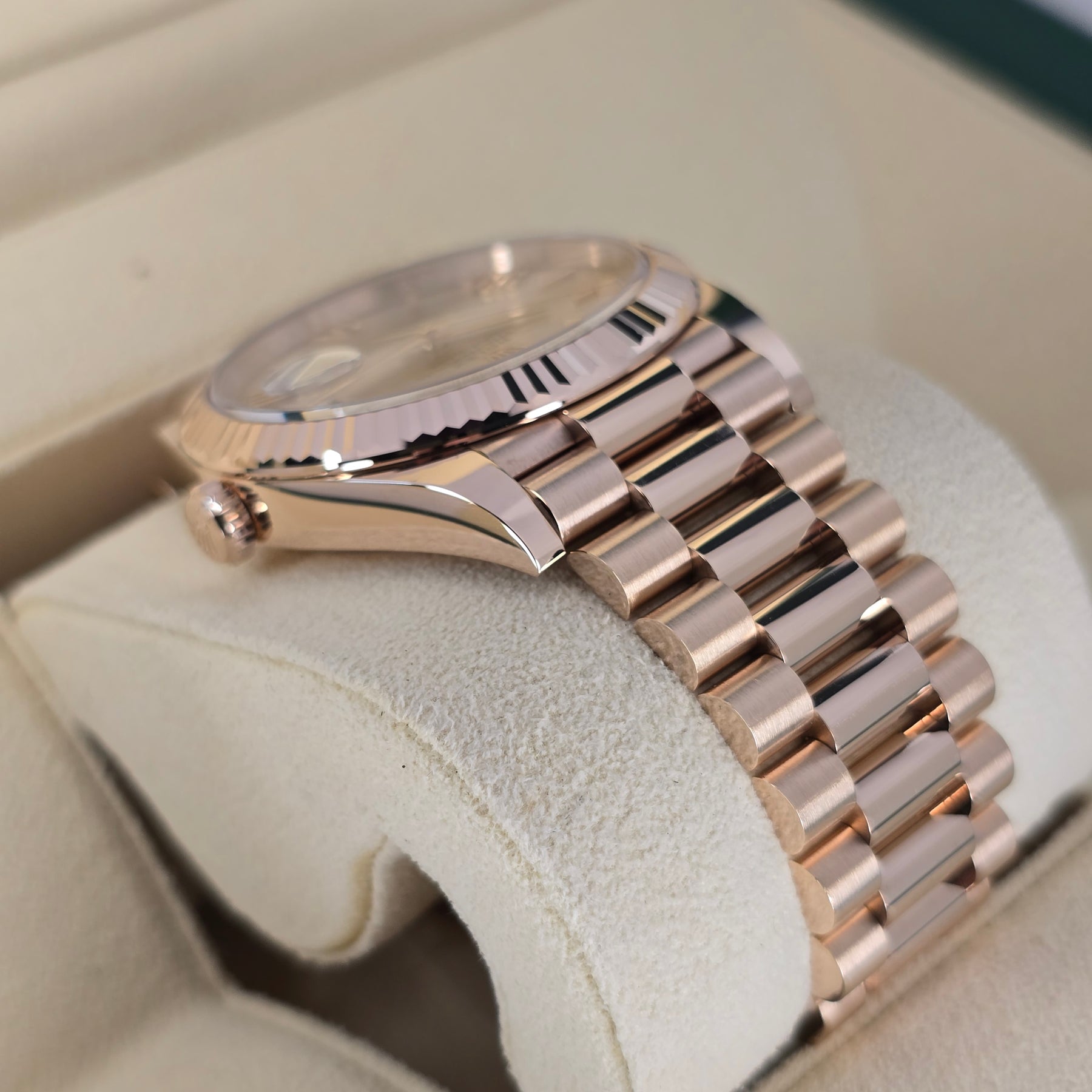 Rolex Day-Date Rose Gold Sundust 228235 lug president bracelet