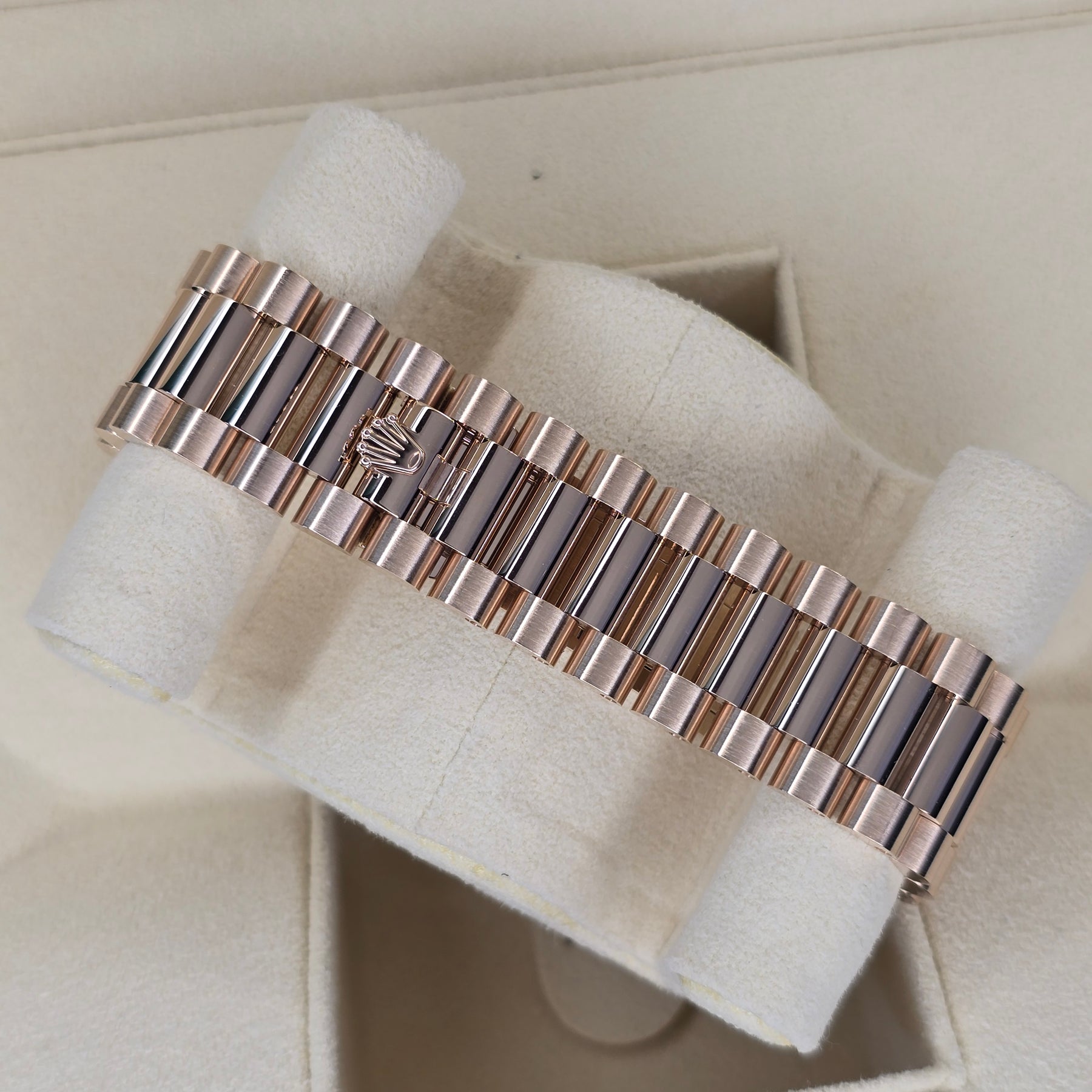 Rolex Day-Date Rose Gold Sundust 228235 clasp