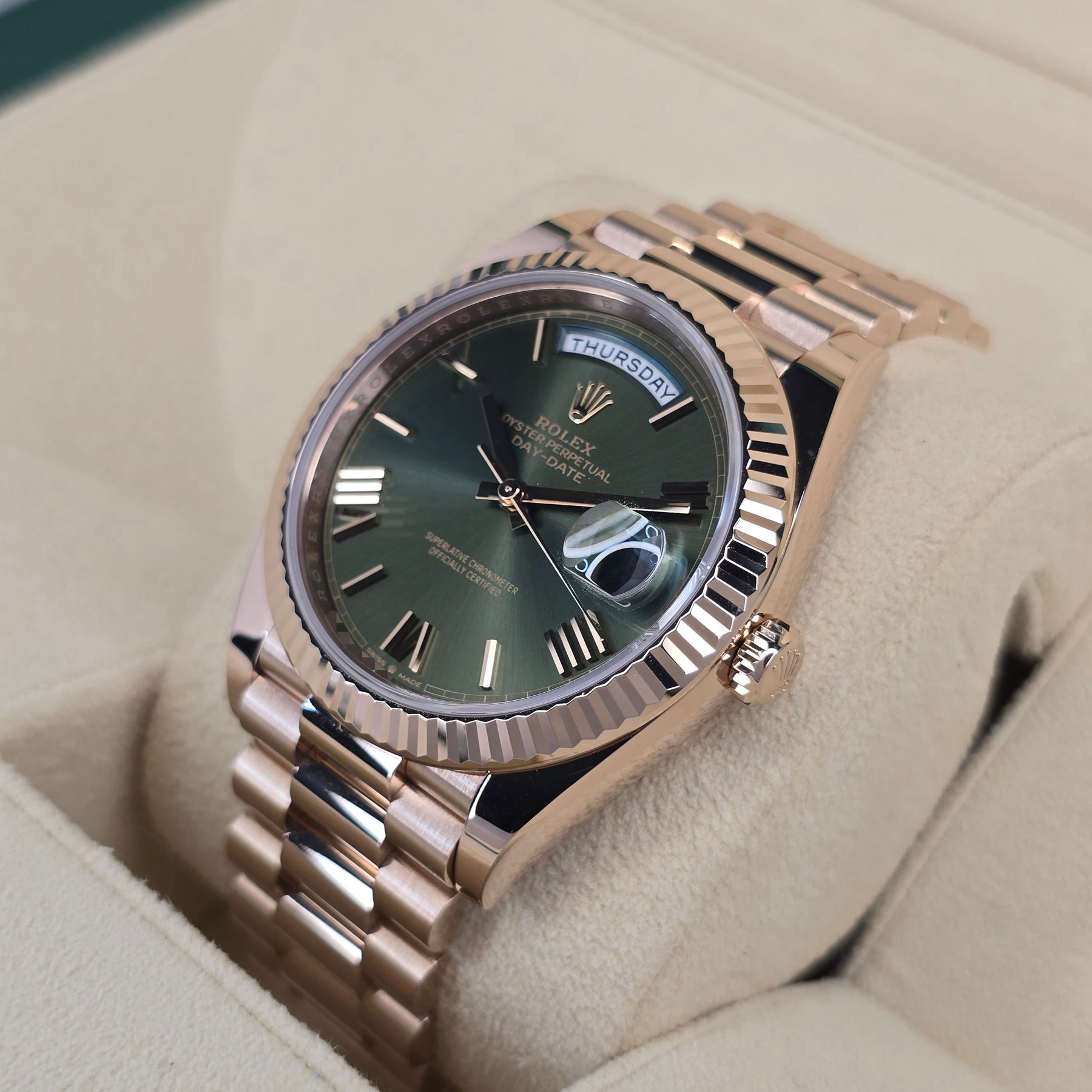 Rolex Day-Date Rose Gold Olive 228235  right side case