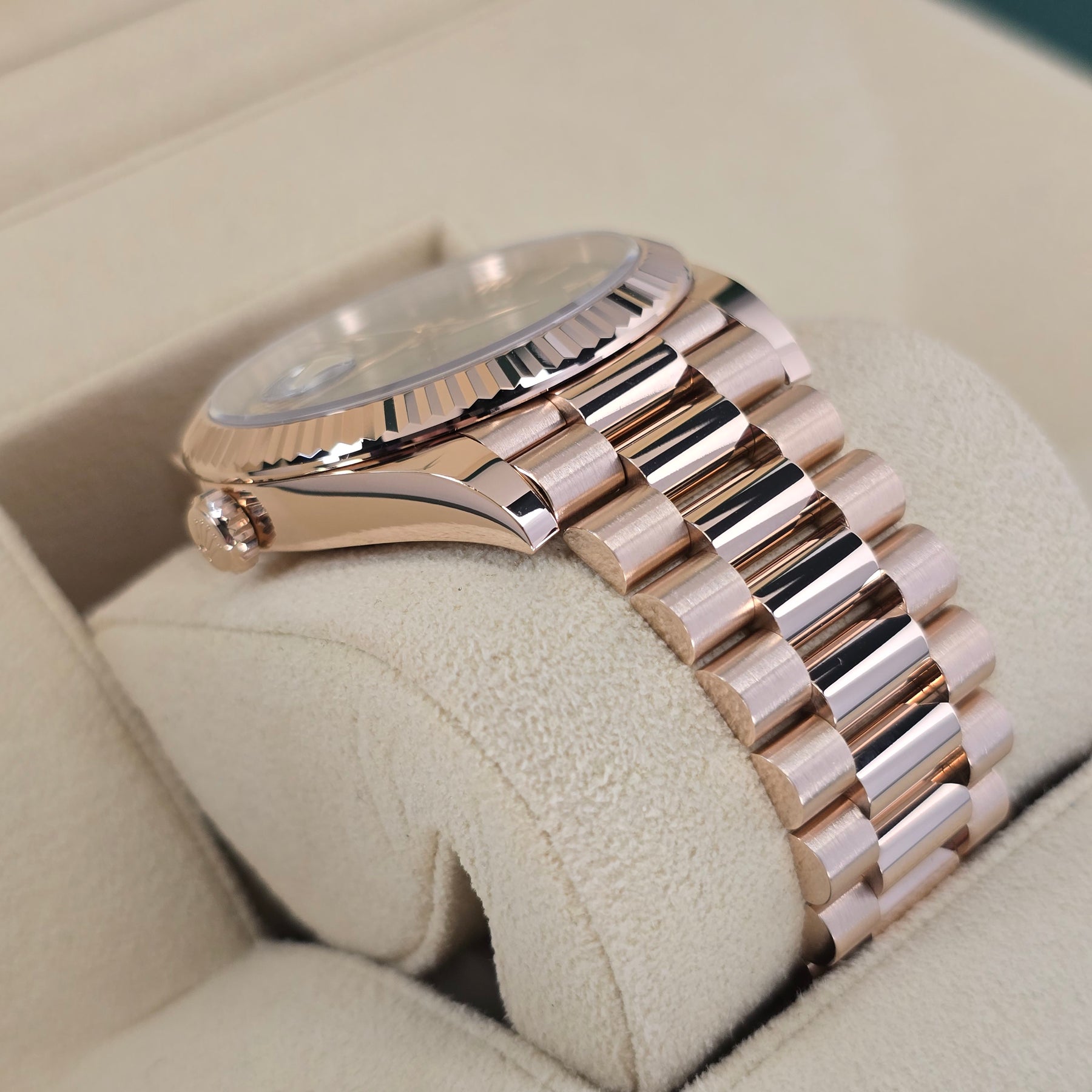 Rolex Day-Date Rose Gold Olive 228235  lug, presidential bracelet