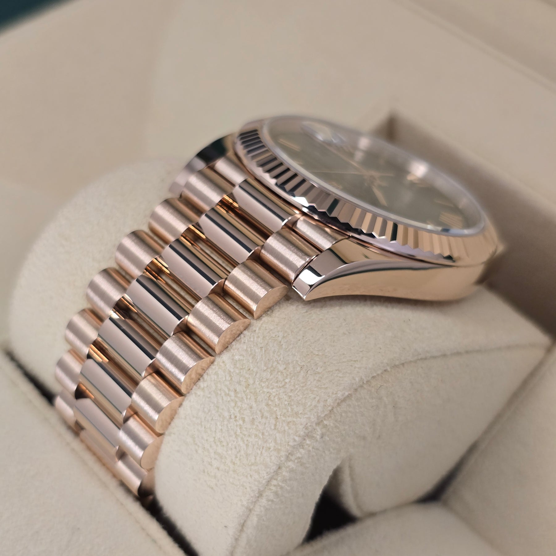 Rolex Day-Date Rose Gold Olive 228235  lug, presidential bracelet
