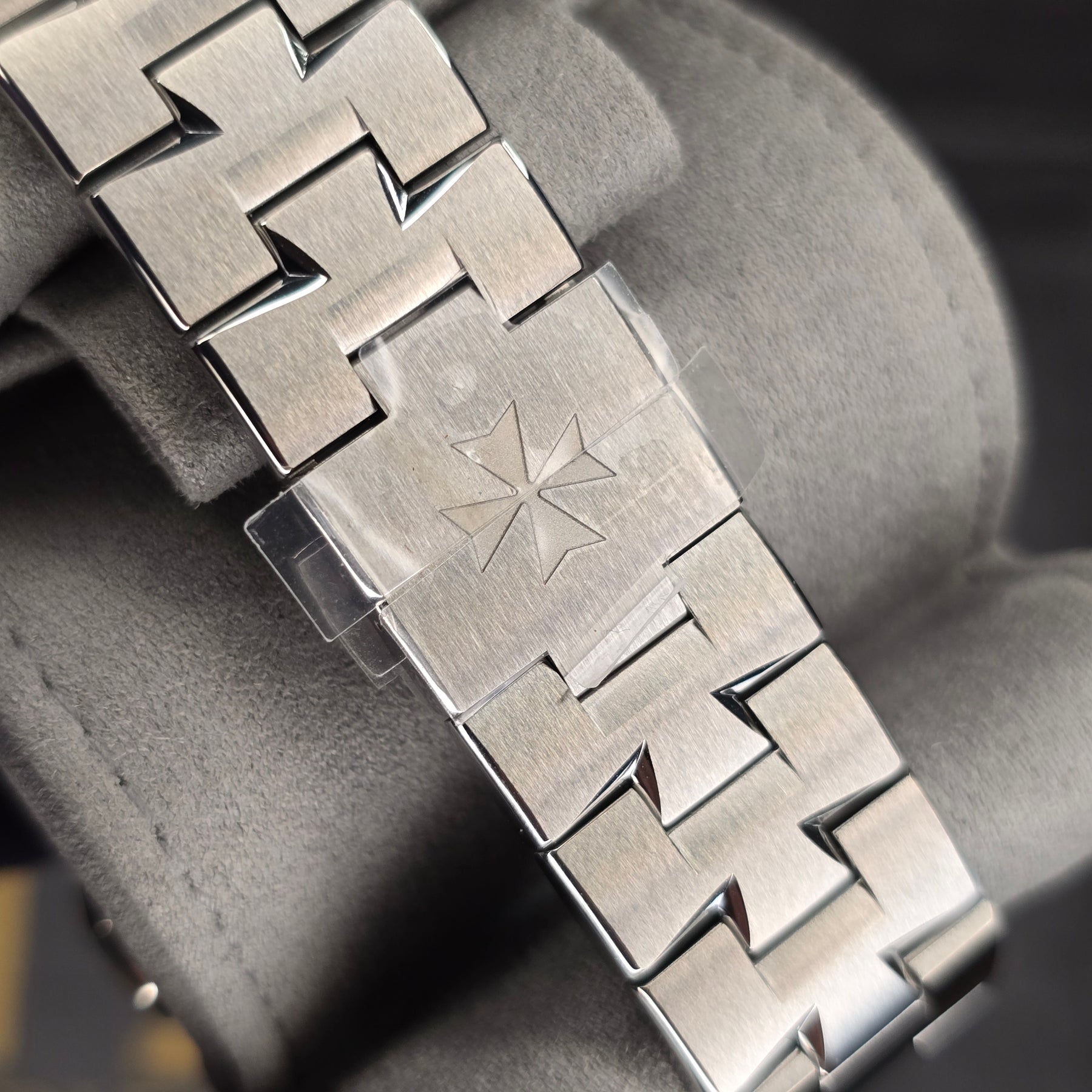 Vacheron Constantin Overseas 6000 6000V/210T-H179 Tourbillon clasp