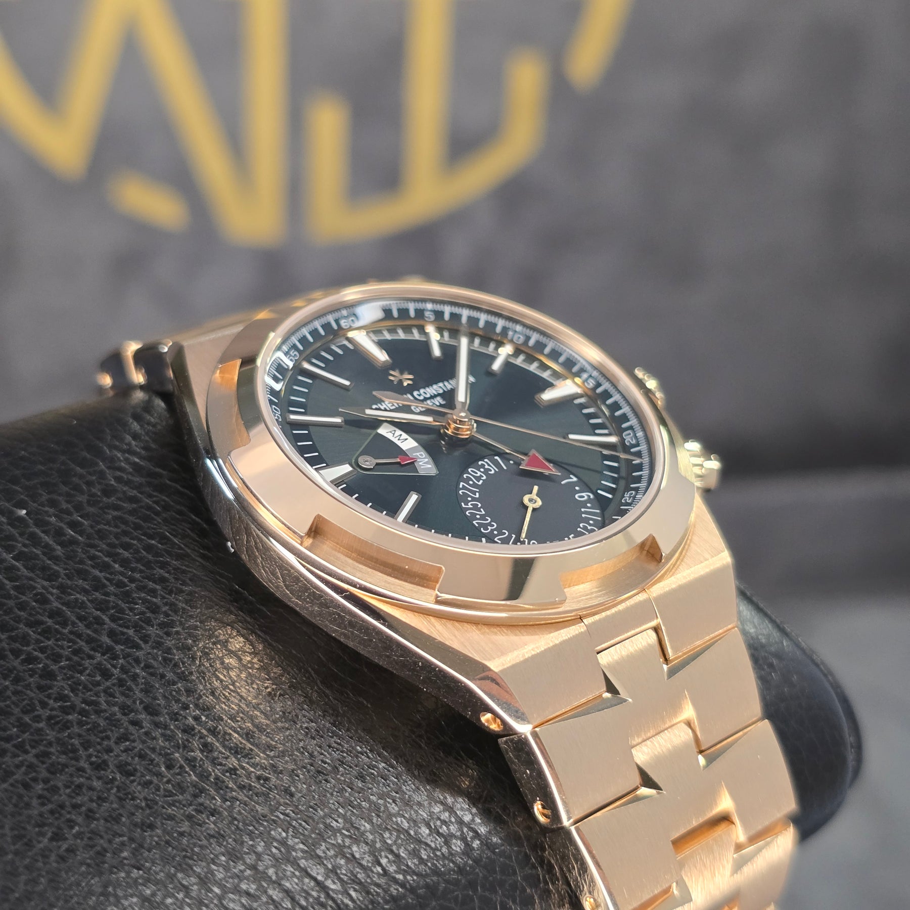 Vacheron Constantin Overseas 7920V/210R-B965 left side