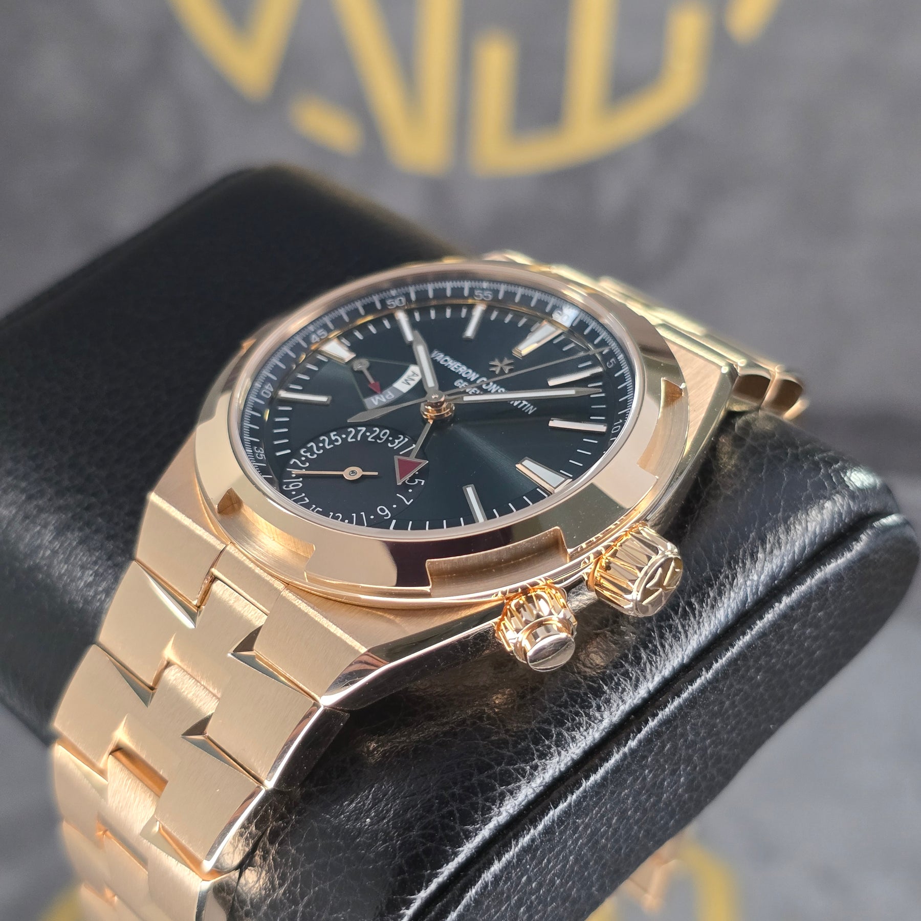Vacheron Constantin Overseas 7920V/210R-B965 right side