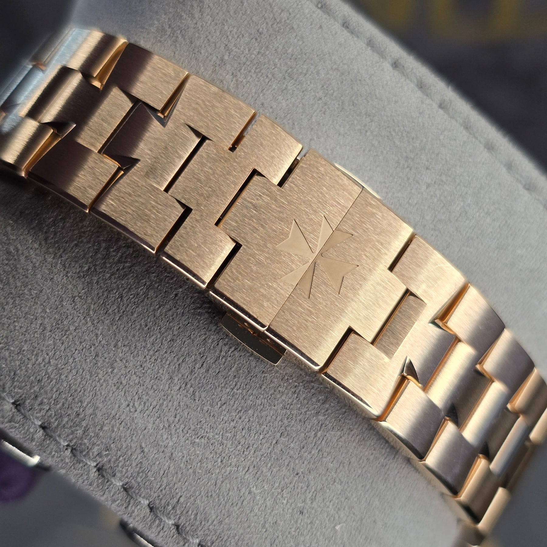 Vacheron Constantin Overseas 7920V/210R-B965 clasp