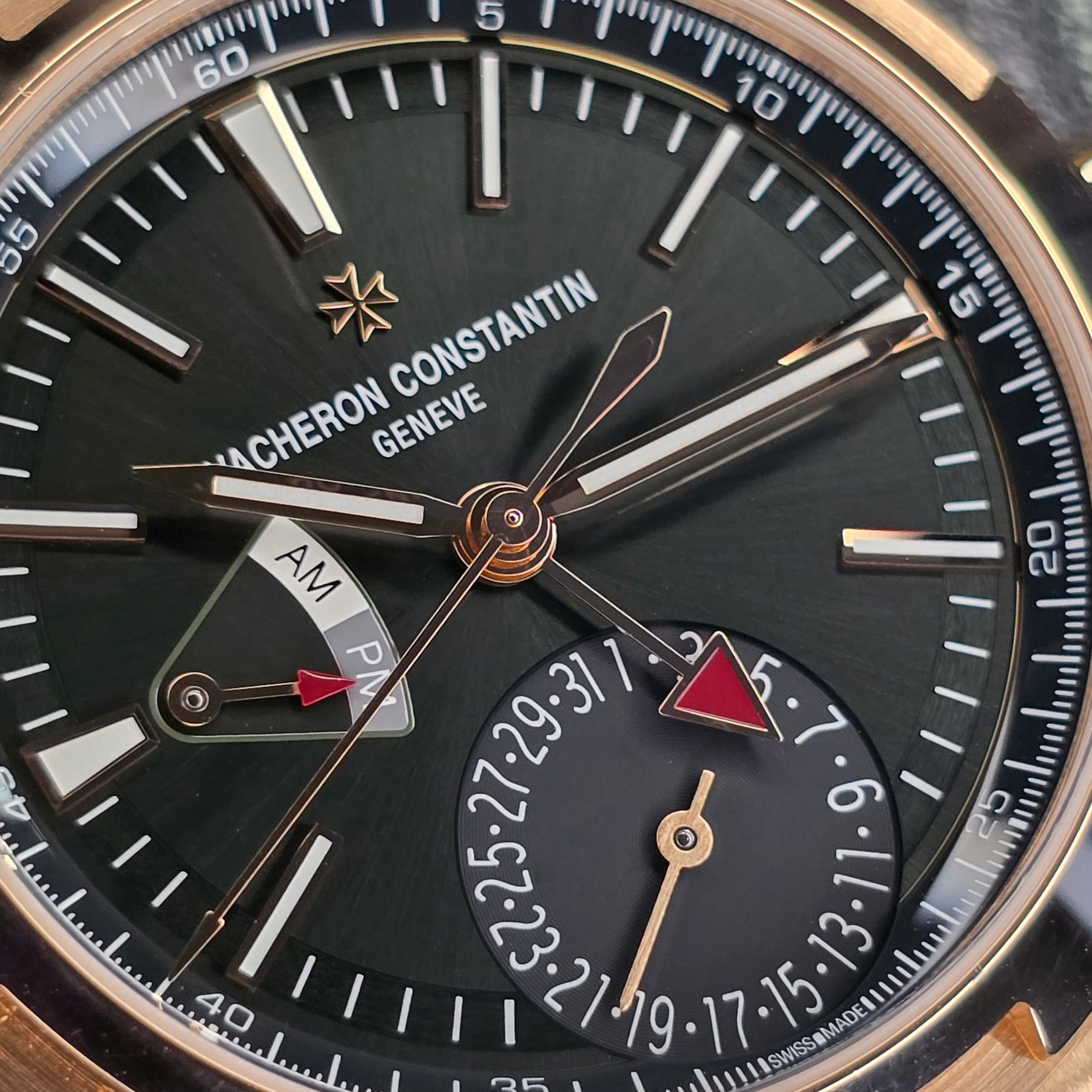 Vacheron Constantin Overseas 7920V/210R-B965 dial